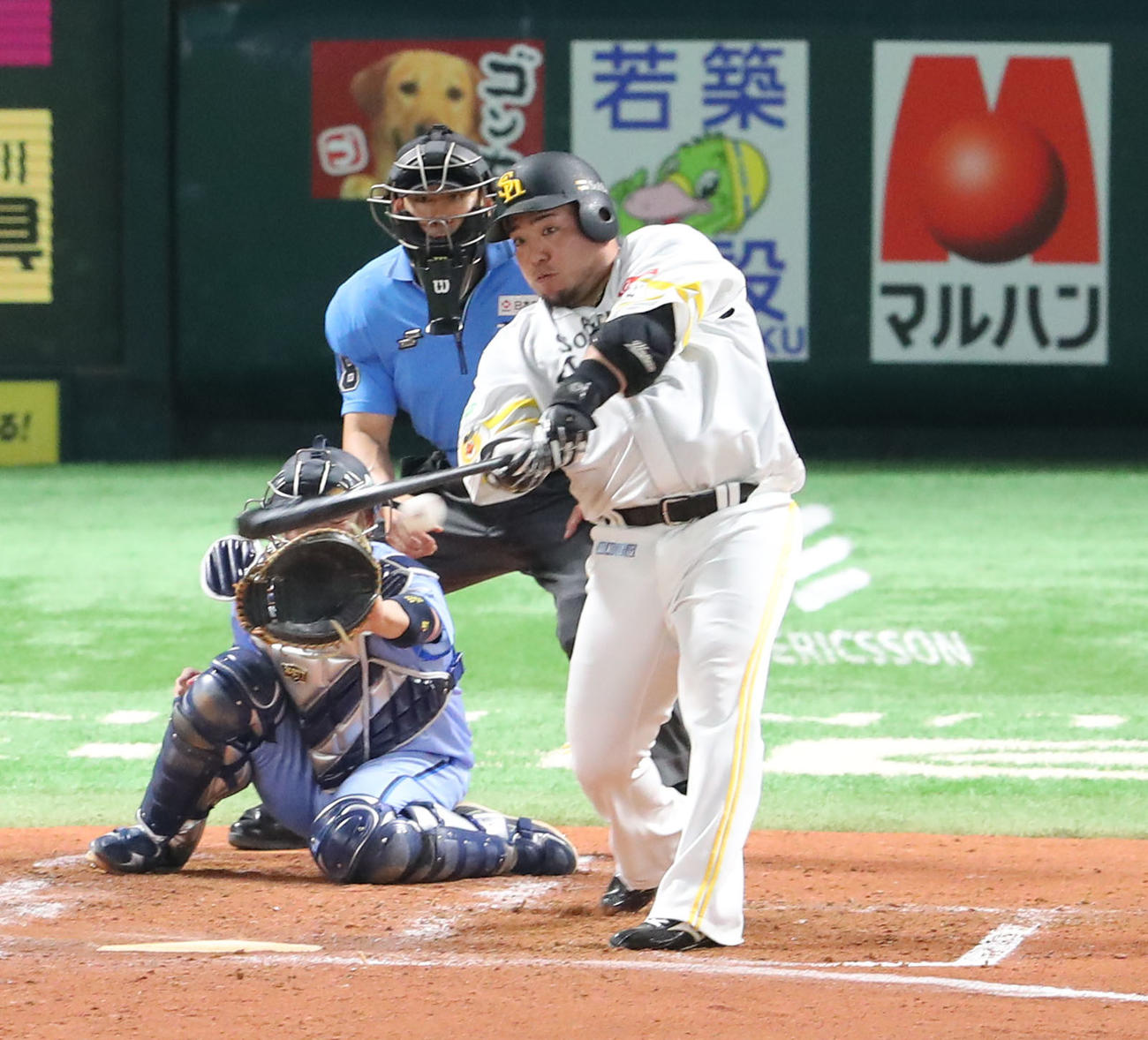 ソフトバンク対西武　2回裏ソフトバンク2死一、三塁、山川は左前適時打を放つ（撮影・梅根麻紀）