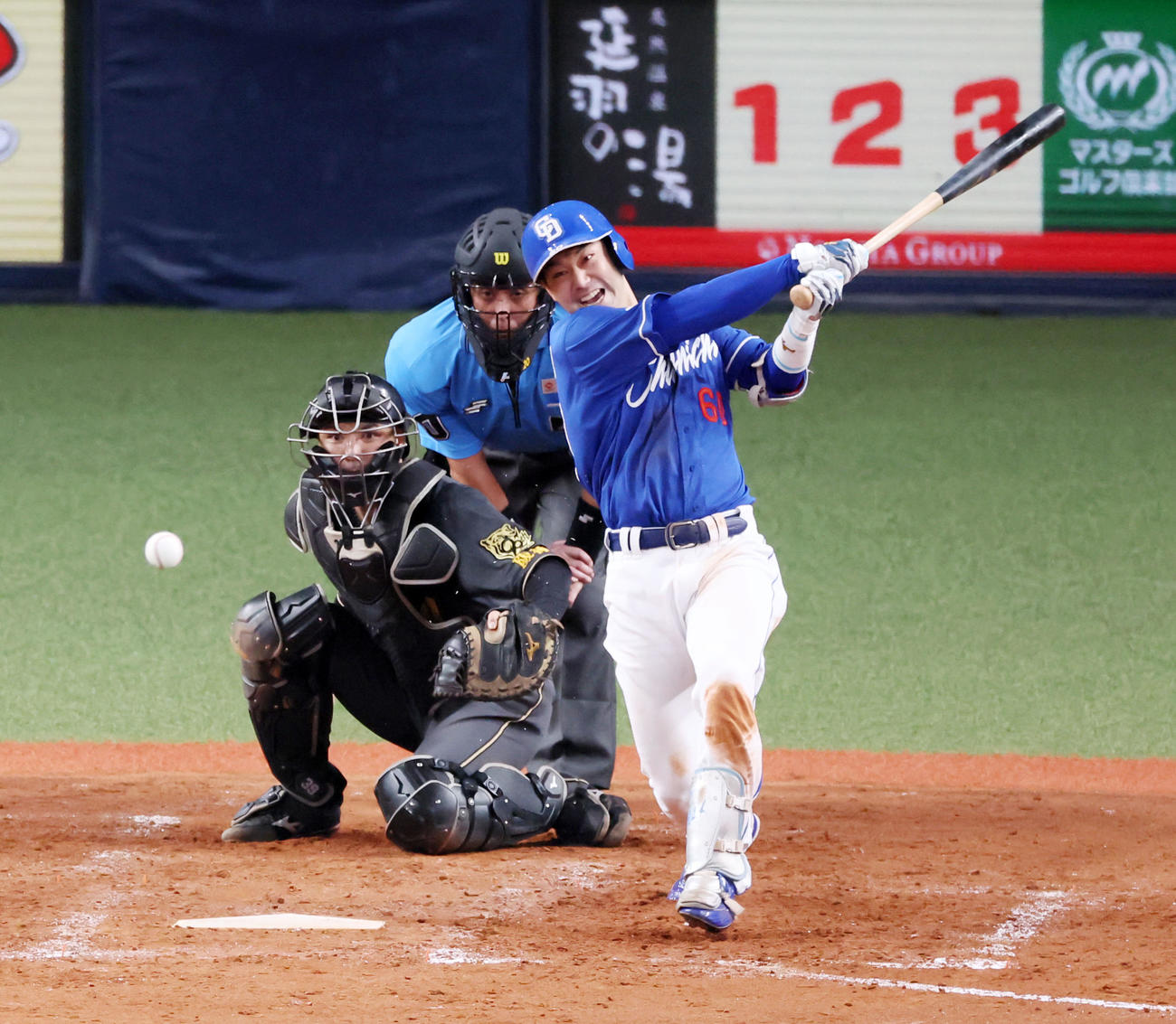 阪神対中日　5回表中日2死一、三塁、山本は中前適時打を放つ（撮影・加藤哉）