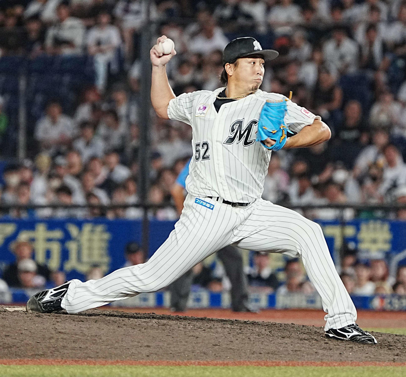 ロッテ対楽天　ロッテ4番手で登板した益田（撮影・小沢裕）