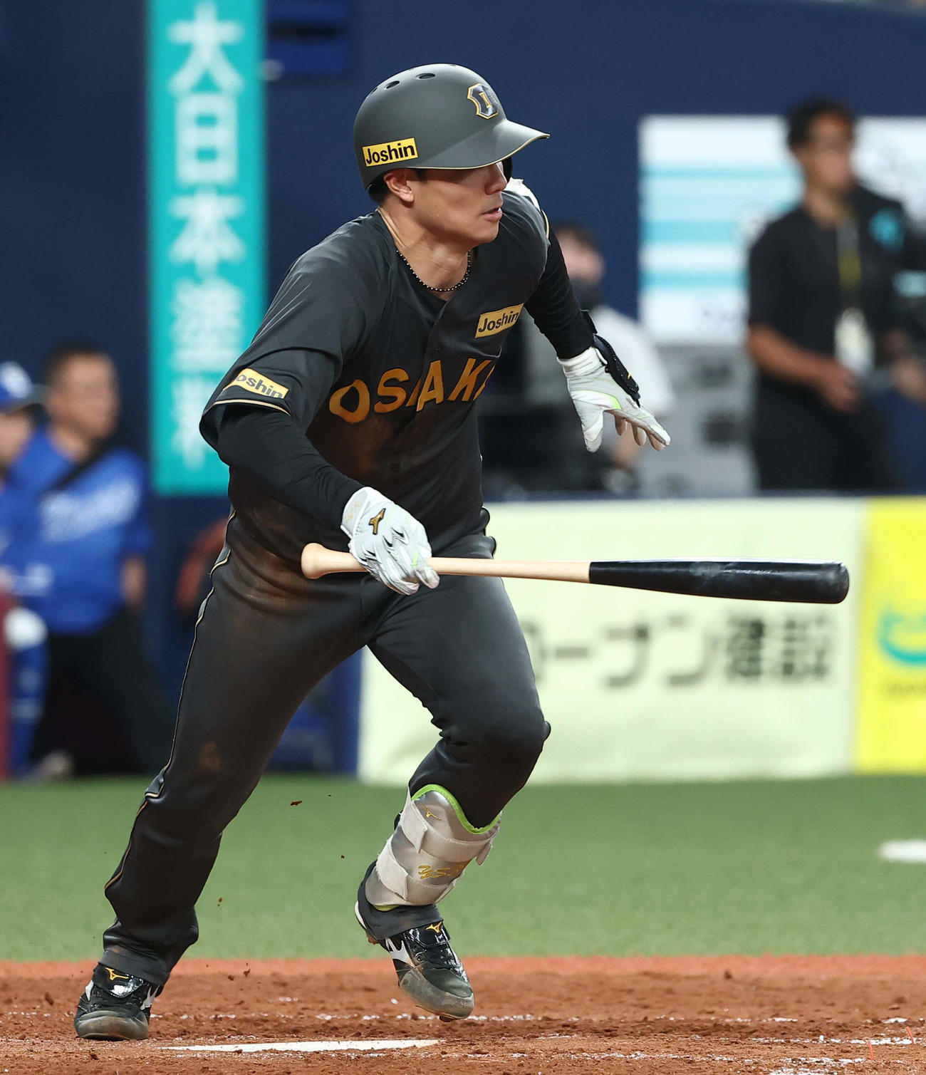 阪神対中日　4回裏阪神無死、栄枝は中前打を放つ（撮影・上田博志）