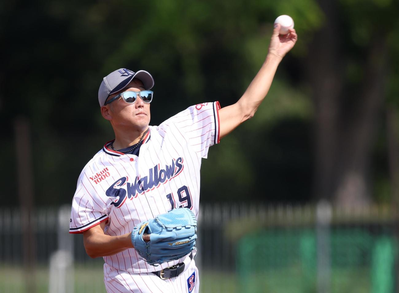 ヤクルト対巨人　試合前、練習に臨むヤクルト石川（撮影・河田真司）