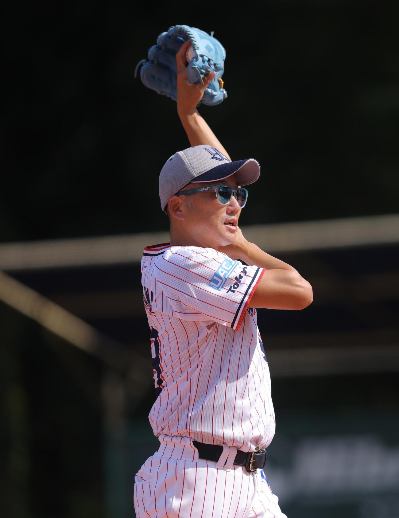 ヤクルト対巨人　試合前、練習に臨むヤクルト石川（撮影・河田真司）