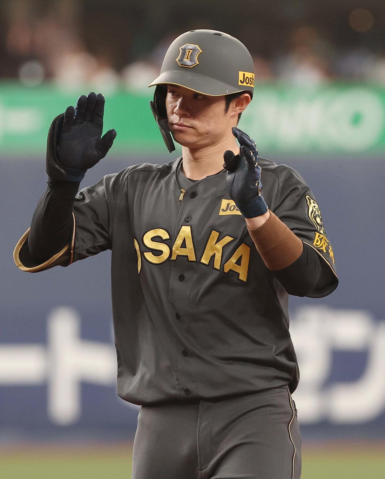 阪神対中日　3回裏阪神2死三塁、中野は適時打を放つ（撮影・上田博志）