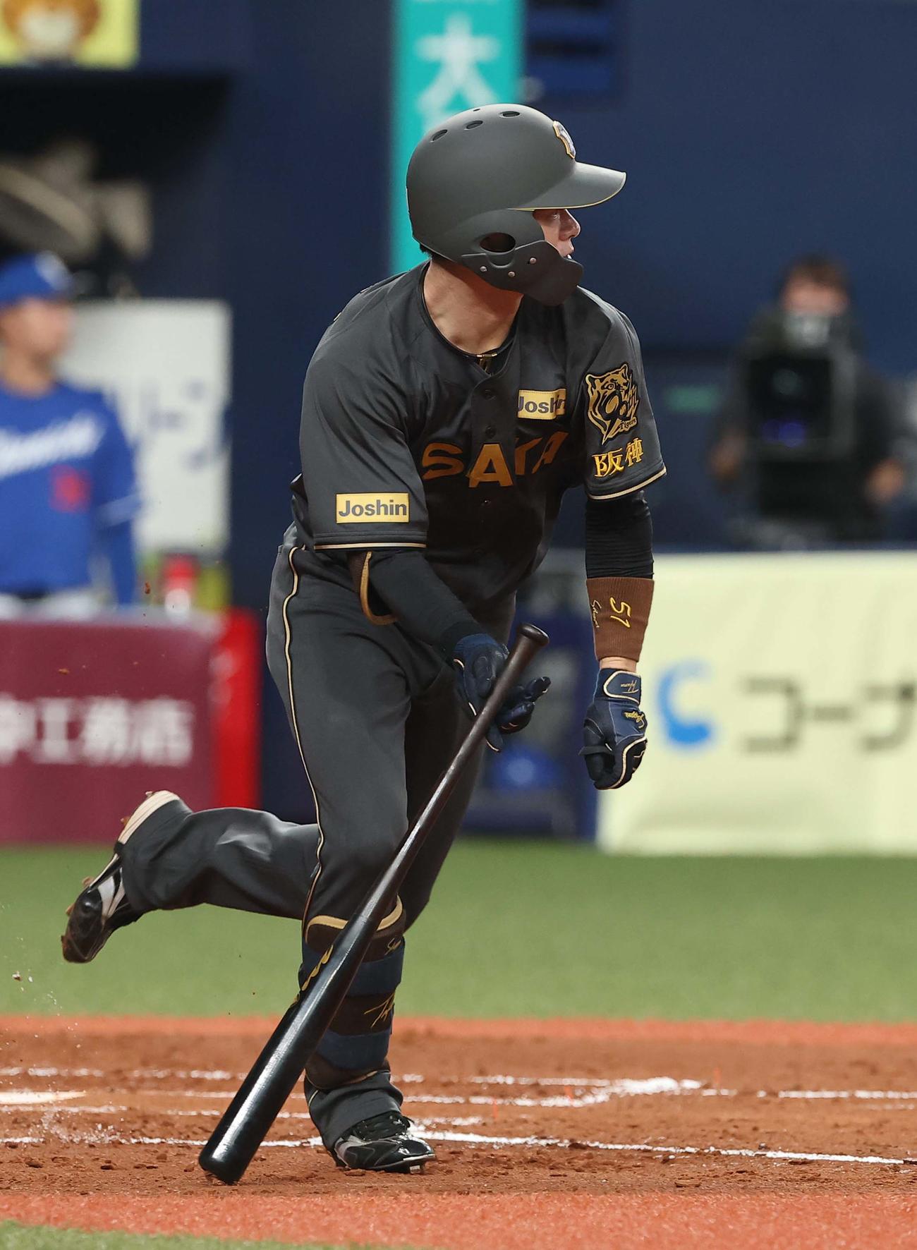 阪神対中日　3回裏阪神2死三塁、中野は適時打を放つ（撮影・上田博志）