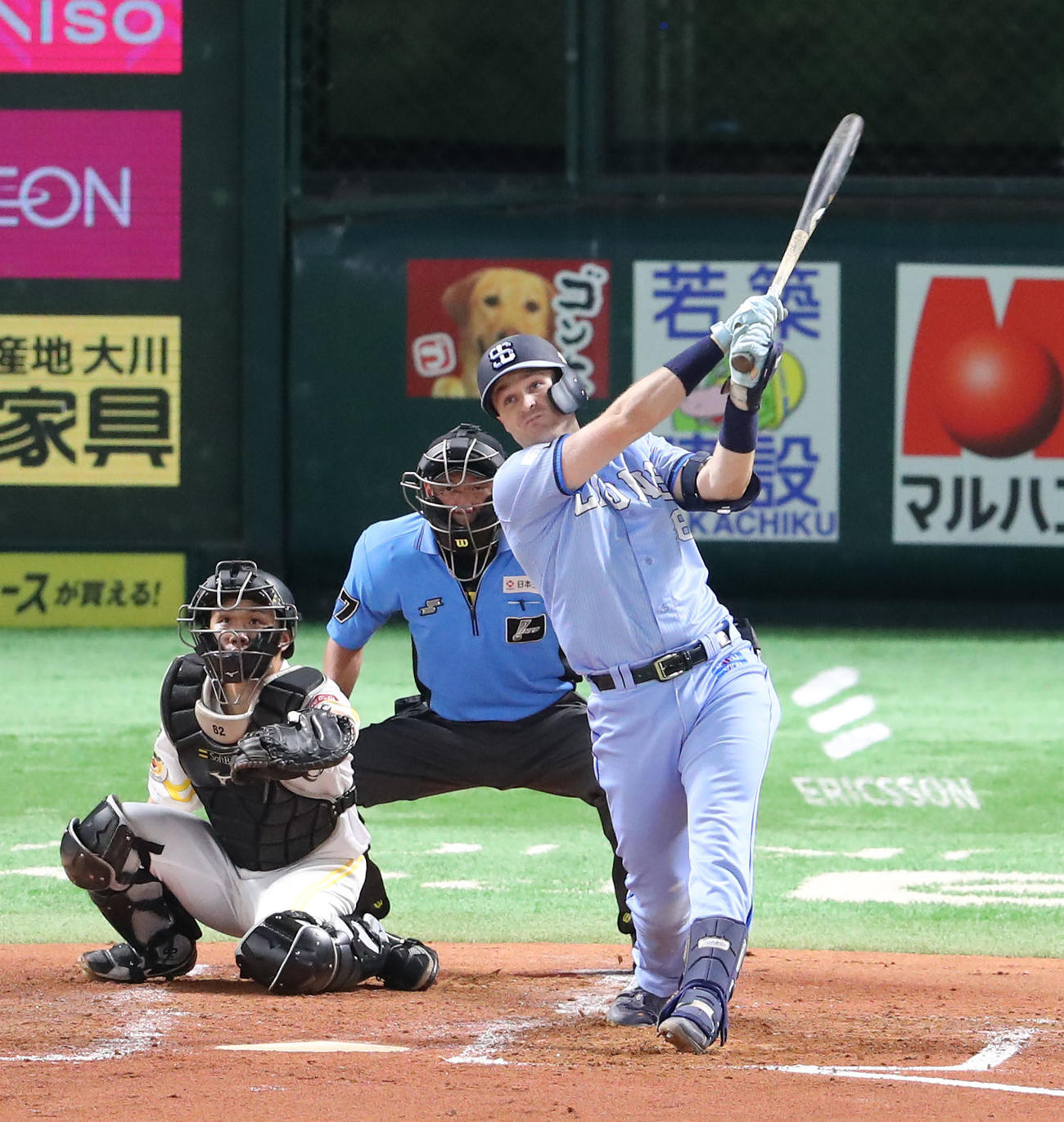ソフトバンク対西武　4回表西武2死一塁、ネビンは右中間に逆転となる2点本塁打を放つ（撮影・梅根麻紀）