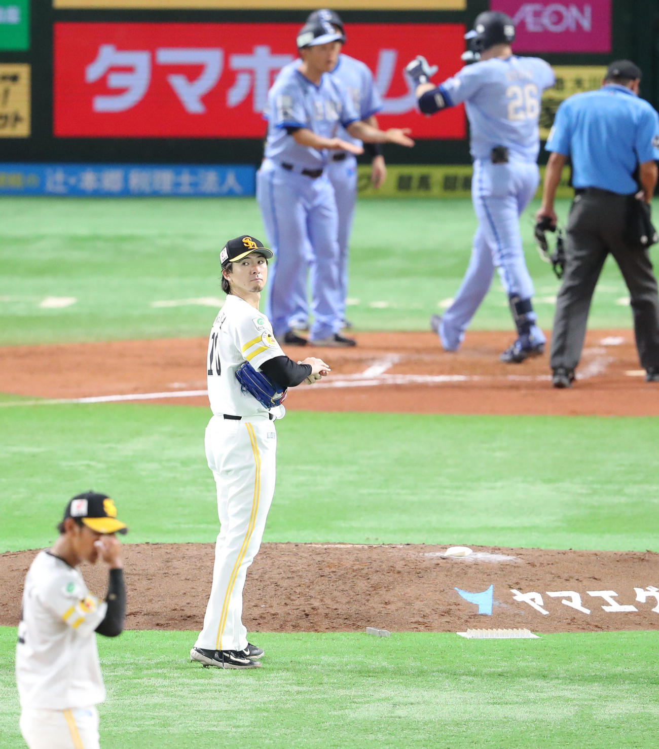 ソフトバンク対西武　4回表西武2死一塁、ネビンに逆転となる2点本塁打を浴びた上沢（撮影・梅根麻紀）