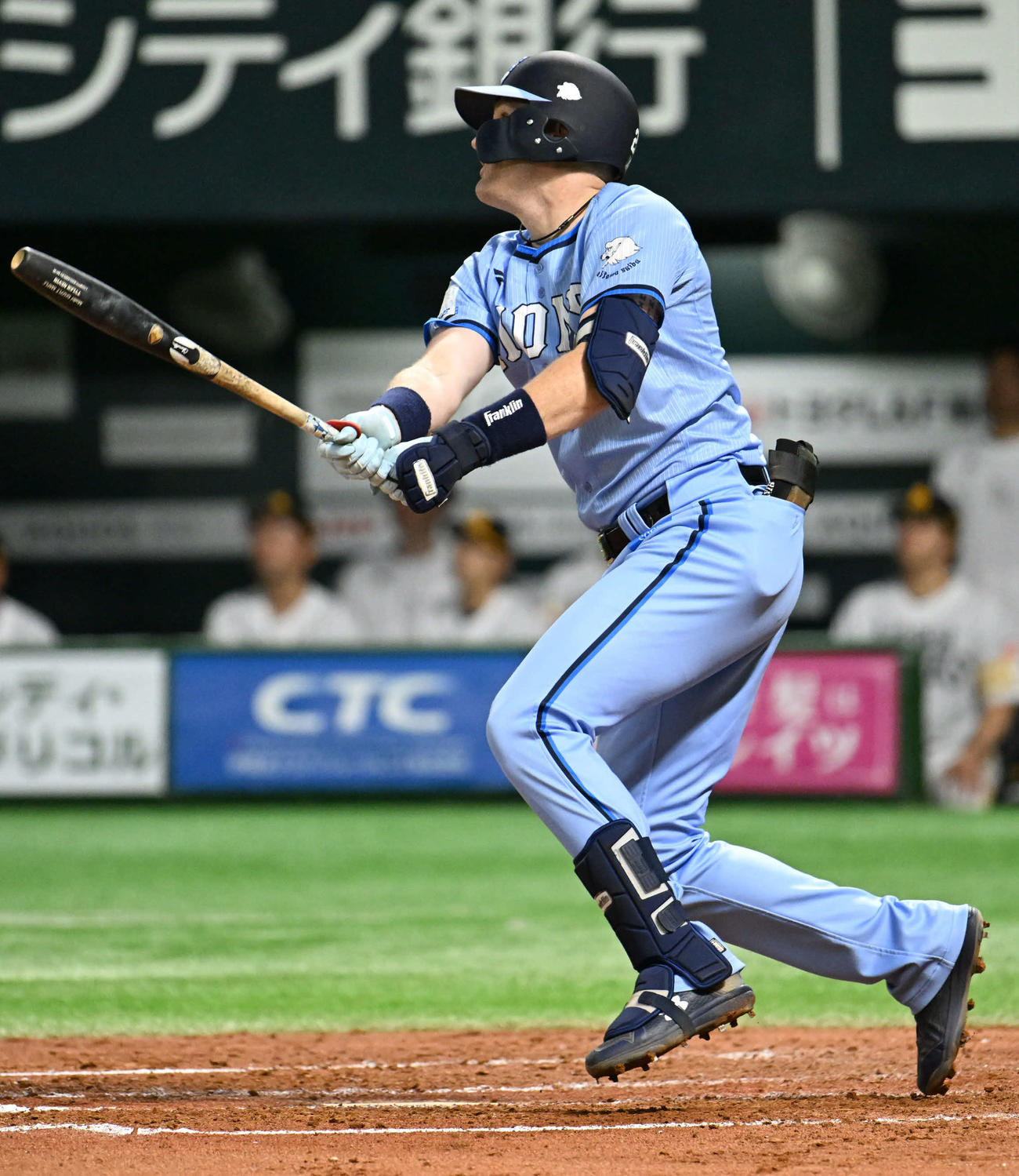 ソフトバンク対西武　4回表西武2死一塁、ネビンは逆転本塁打を放つ（撮影・林敢治）