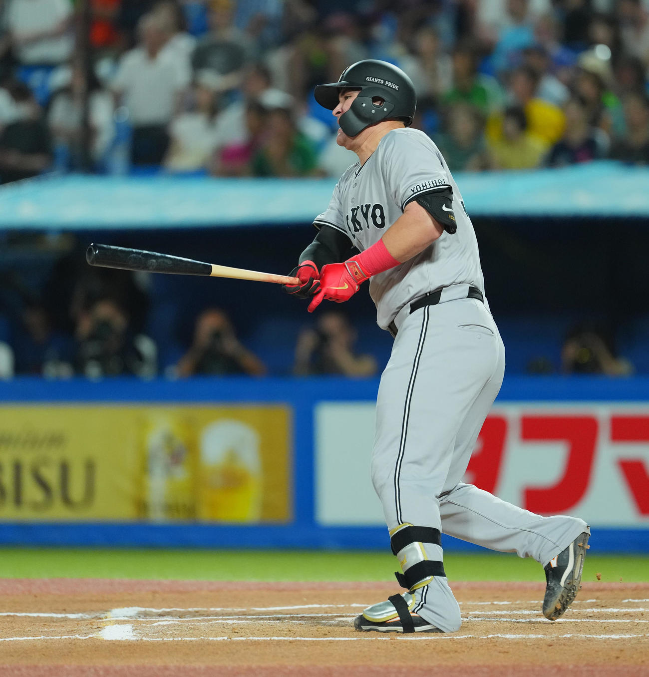 ヤクルト対巨人　6回表巨人2死二塁、左適時打を放つリチャード（撮影・菅敏）