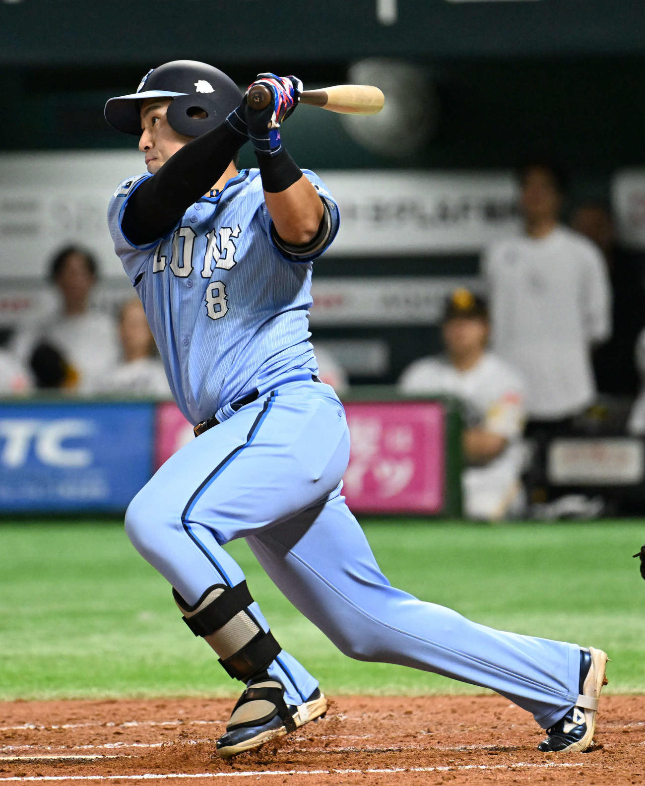 ソフトバンク対西武　4回表西武2死、渡部聖は中前安打を放つ（撮影・林敢治）