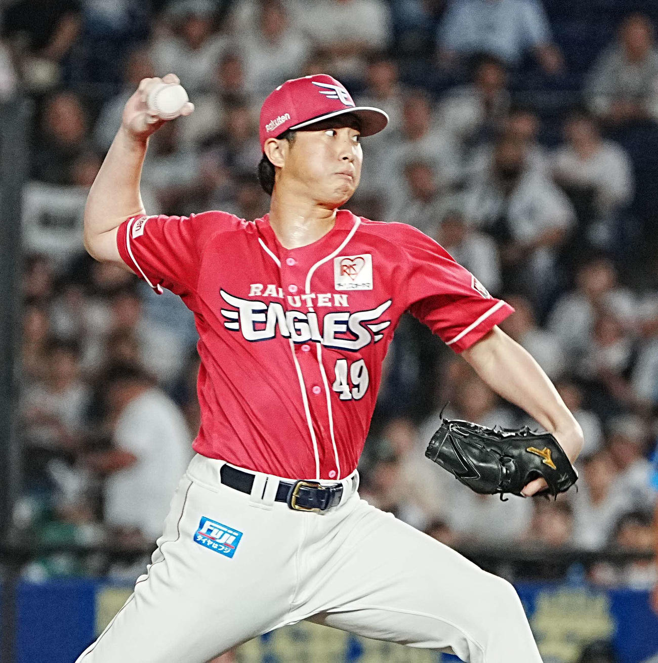 ロッテ対楽天　楽天2番手で登板した西垣（撮影・小沢裕）
