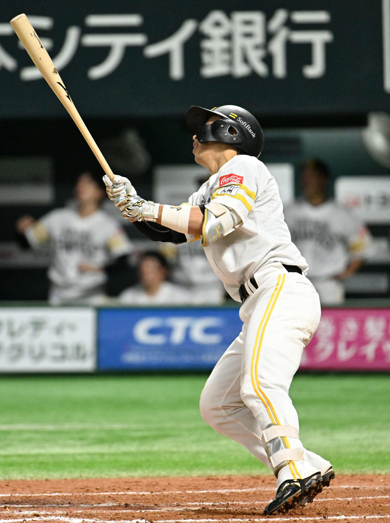 ソフトバンク対西武　7回裏ソフトバンク1死二塁、野村は2点本塁打を放つ（撮影・林敢治）