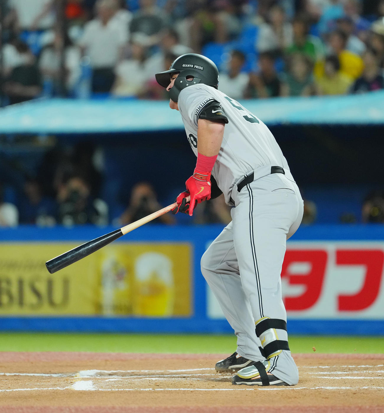 ヤクルト対巨人　6回表巨人2死二塁、左適時打を放つリチャード（撮影・菅敏）