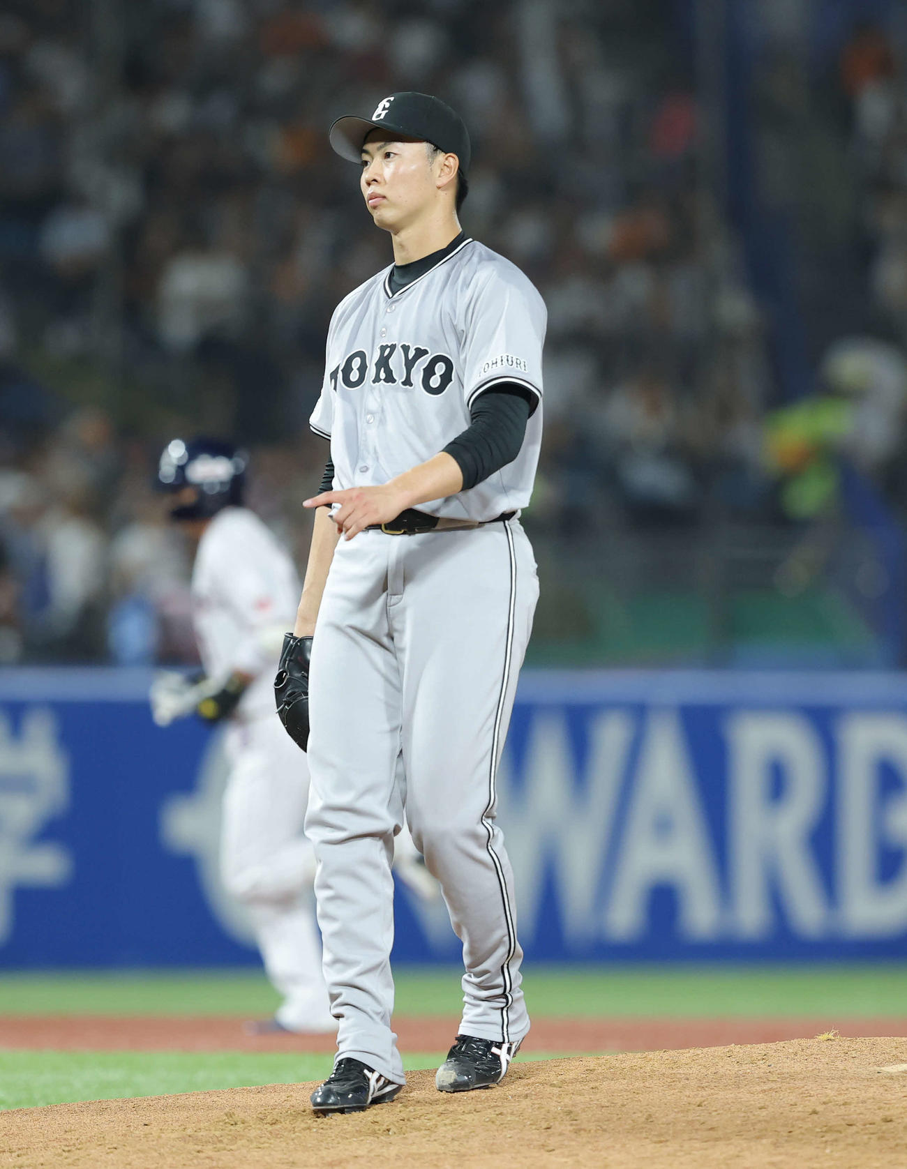 ヤクルト対巨人　4回裏ヤクルト1死一塁、山田に左越え2点本塁打を浴びる森田（撮影・河田真司）