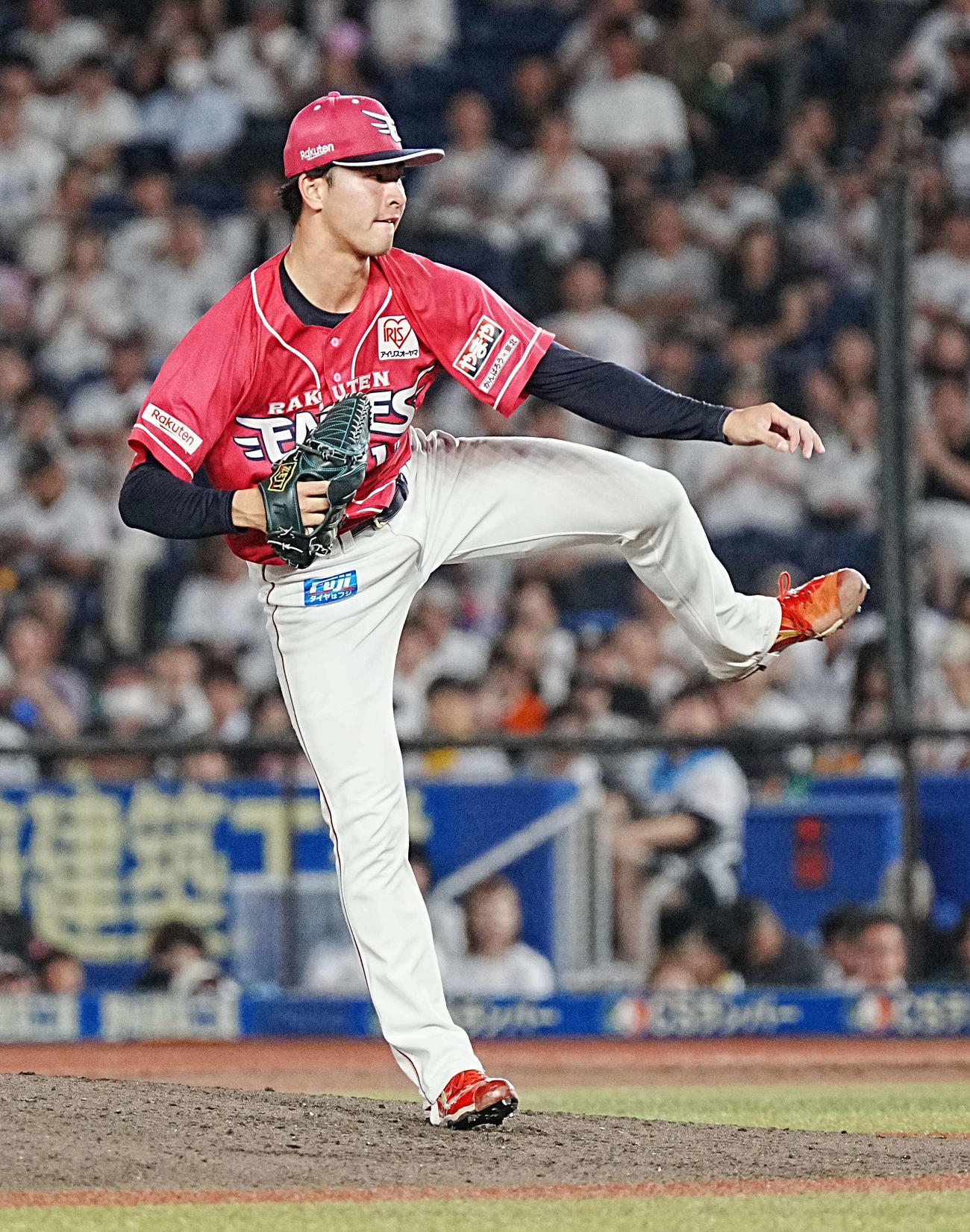 ロッテ対楽天　楽天先発の古謝（撮影・小沢裕）