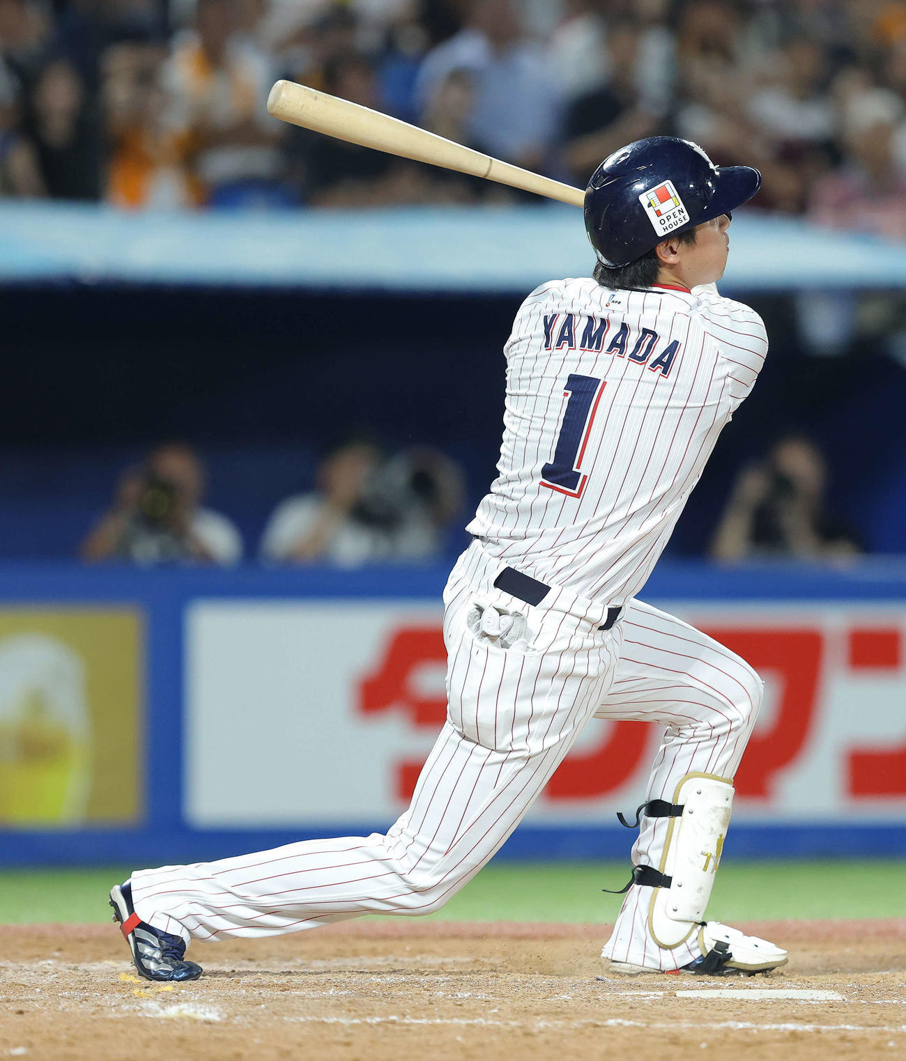 ヤクルト対巨人　4回裏ヤクルト1死一塁、左越え2点本塁打を放つ山田（撮影・河田真司）
