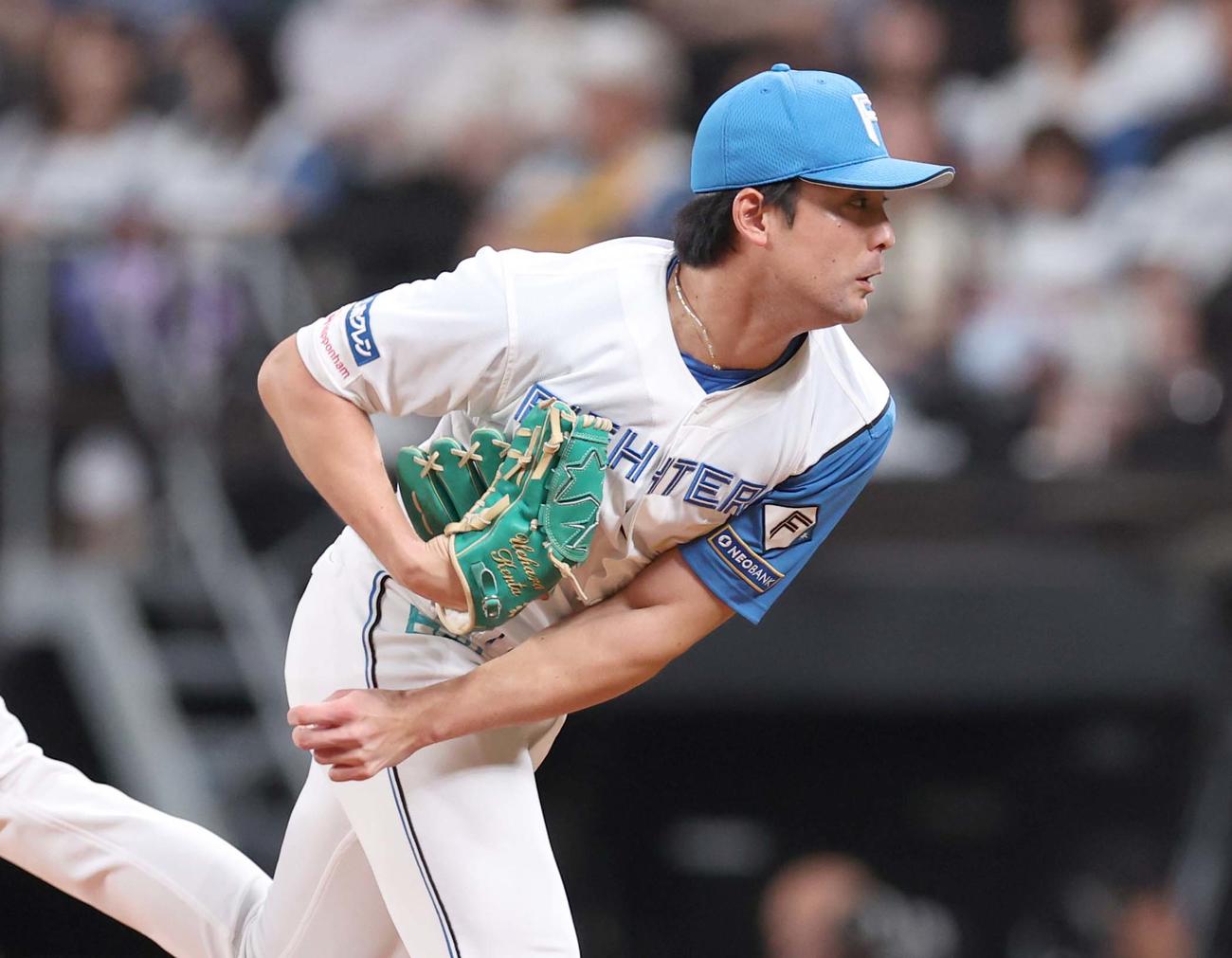 日本ハム対オリックス　8回途中登板の上原（撮影・黒川智章）