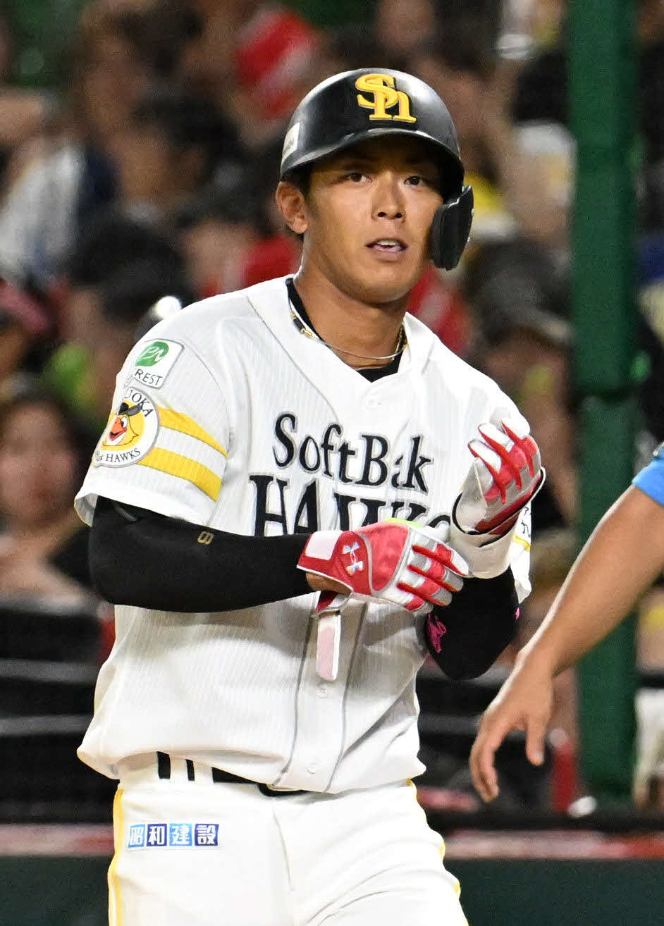 ソフトバンク対西武　6回裏ソフトバンク無死、今宮は左前安打を放つ（撮影・林敢治）