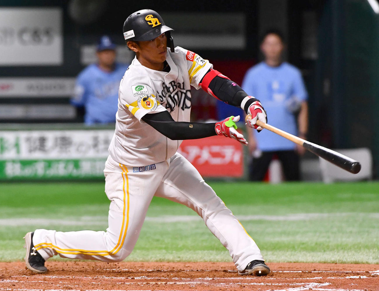 ソフトバンク対西武　3回裏ソフトバンク2死、今宮は左前安打を放つ（撮影・岩下翔太）