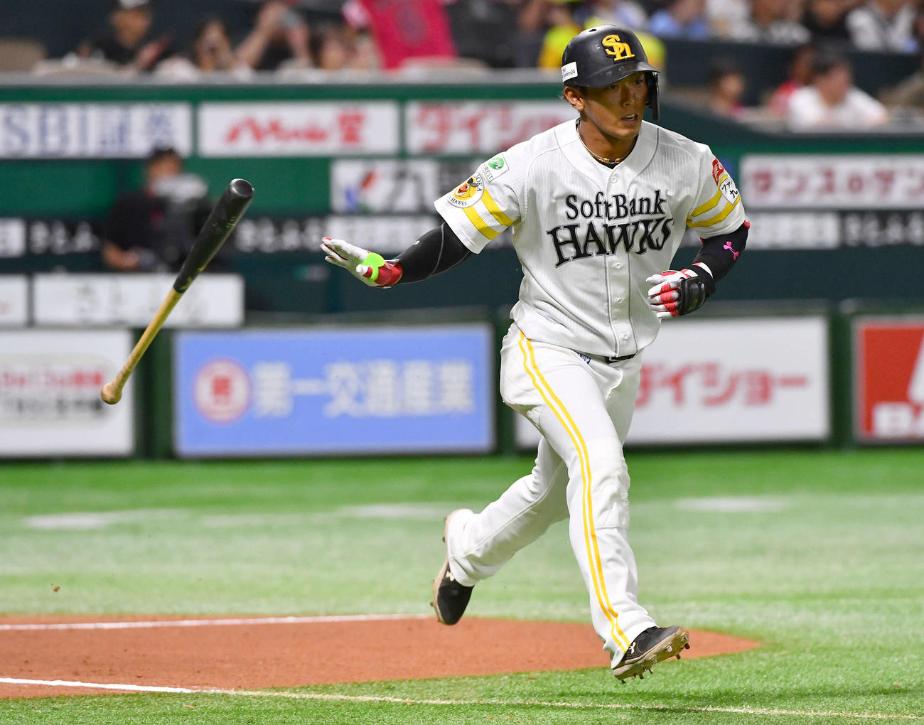 ソフトバンク対西武　6回裏ソフトバンク無死、今宮は左前安打を放つ（撮影・岩下翔太）