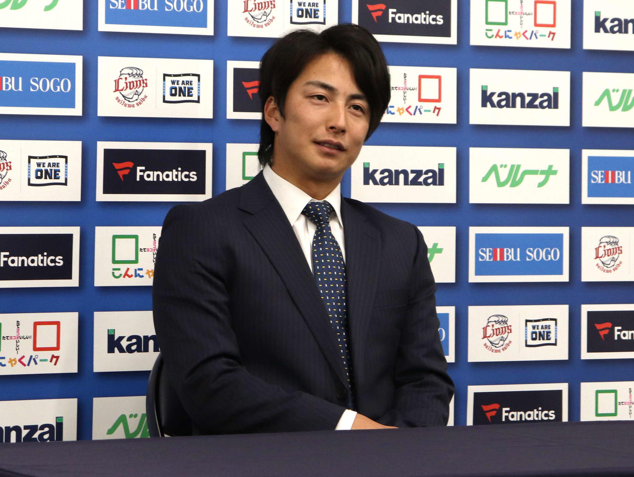 2024年11月26日、埼玉・所沢の球団施設で契約更改に挑んだ西武森脇亮介投手（撮影・佐瀬百合子）