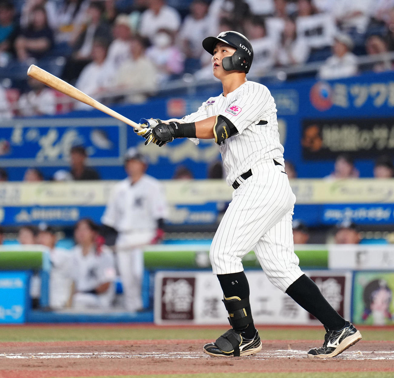 ロッテ対楽天　1回裏ロッテ2死三塁、先制の左越え2点本塁打を放つ山口（撮影・鈴木みどり）