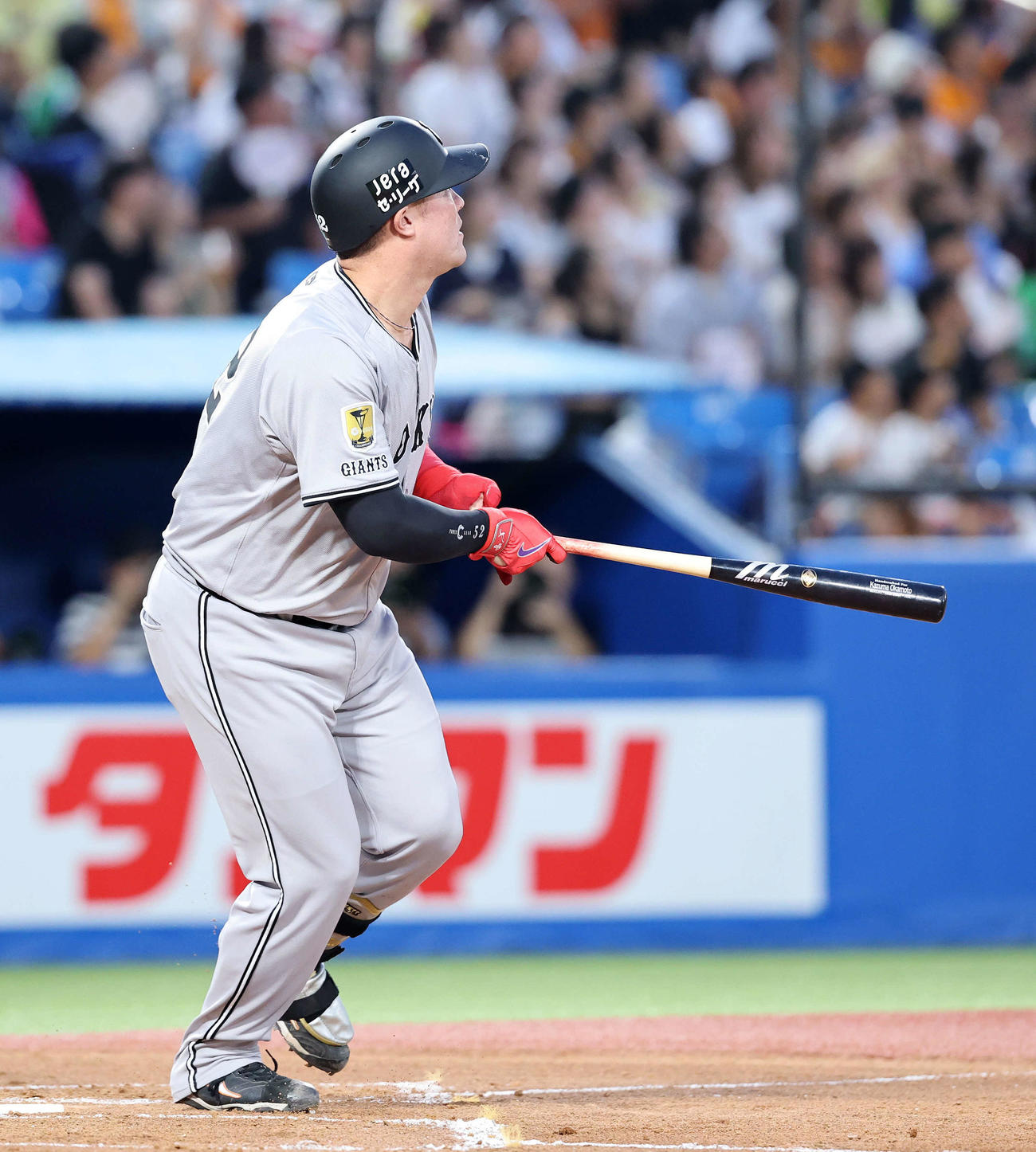 ヤクルト対巨人　2回表巨人無死二塁、リチャードは左越え2点本塁打を放つ（撮影・鈴木正人）