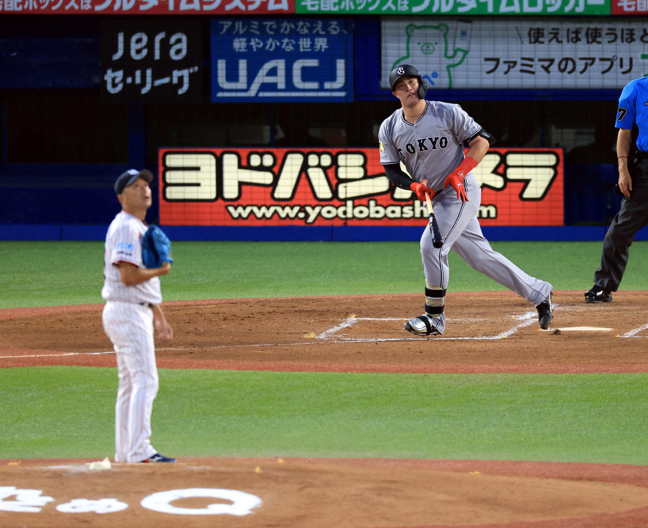 ヤクルト対巨人　2回表巨人無死二塁、リチャードは2点本塁打を放つ。投手石川（撮影・浅見桂子）