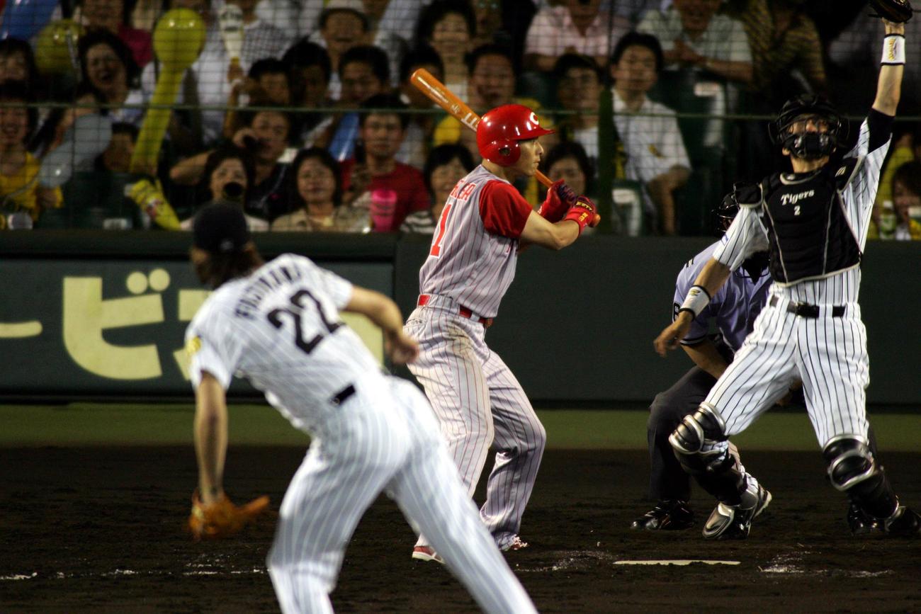 06年7月12日広島戦、藤川球児は自らの暴投で連続無失点記録が途絶える