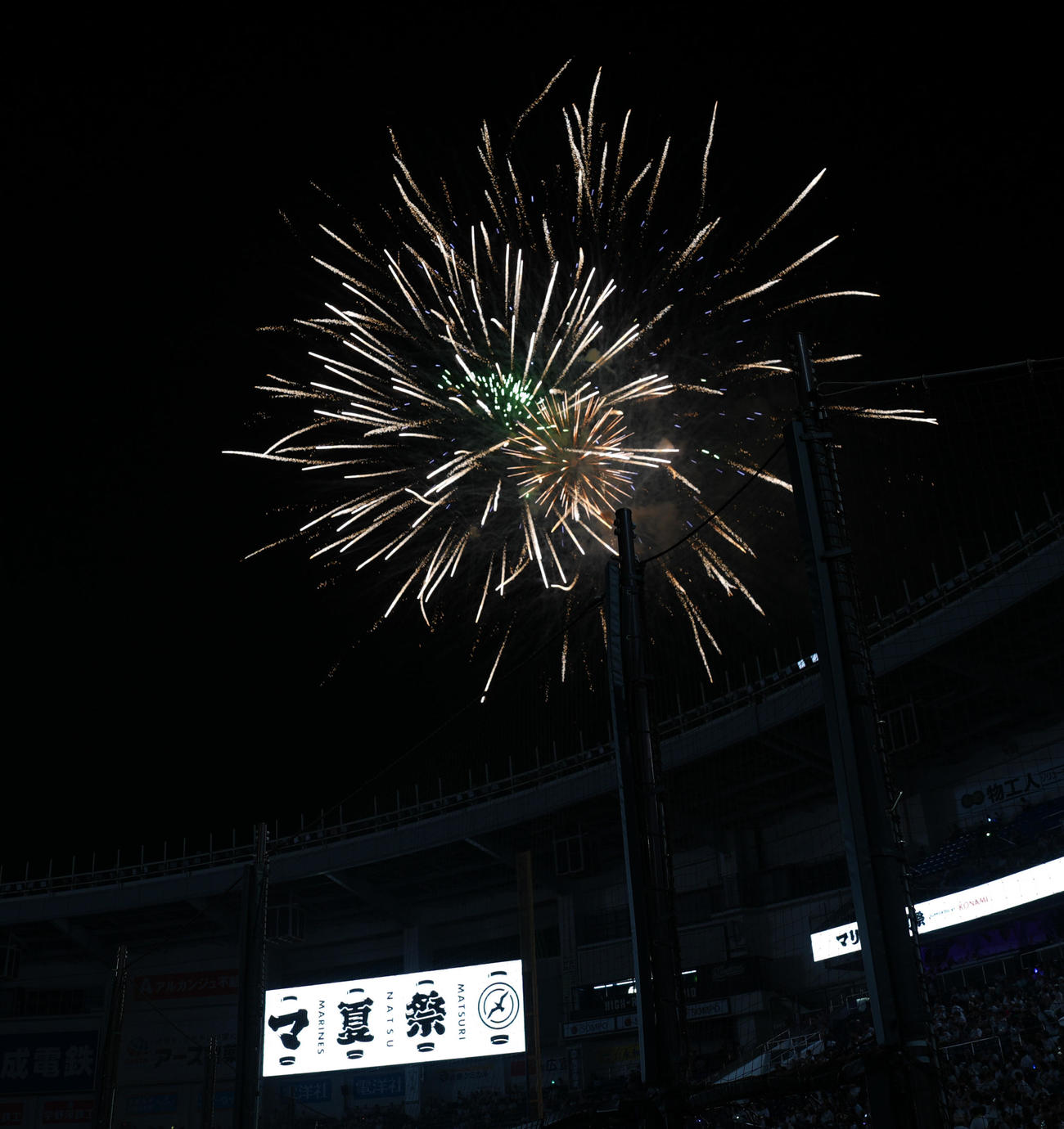 ロッテ対楽天　打ち上がる花火（撮影・鈴木みどり）