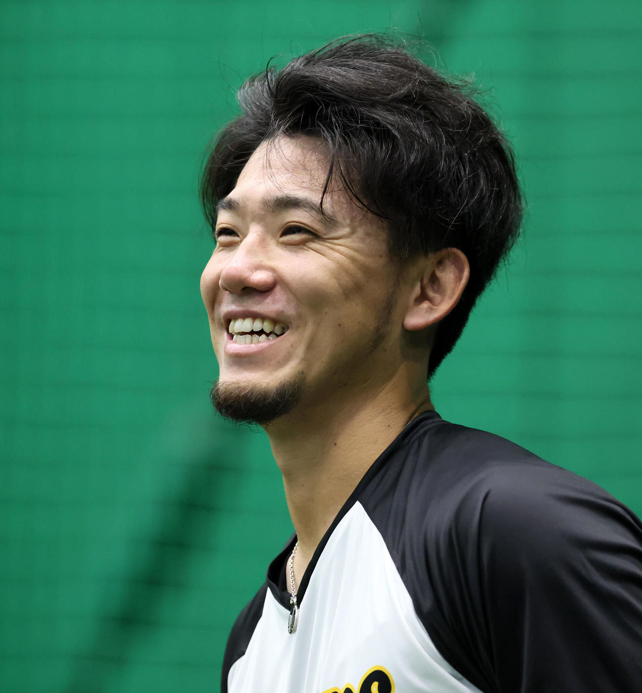 練習中笑顔を見せる伊藤将（撮影・加藤哉）