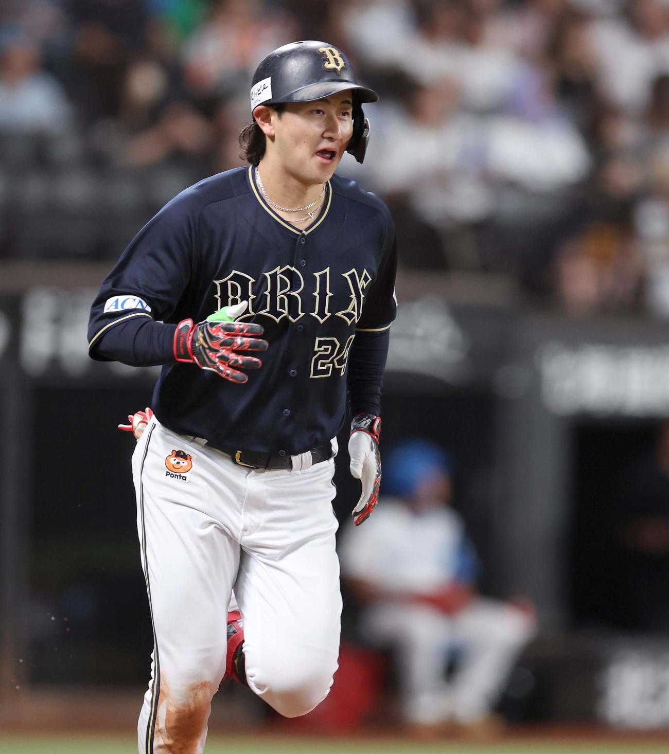 日本ハム対オリックス　5回表オリックス1死、左越え本塁打を放ち叫ぶ紅林（撮影・黒川智章）