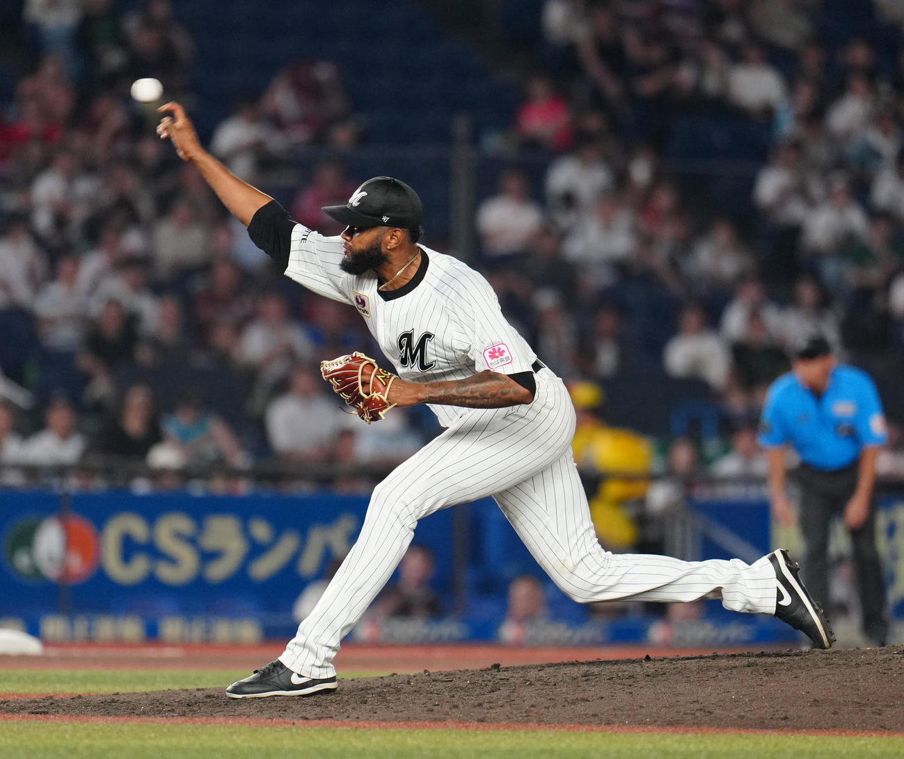 ロッテ対楽天　8回表から4番手で登板したロッテのゲレーロ（撮影・鈴木みどり）