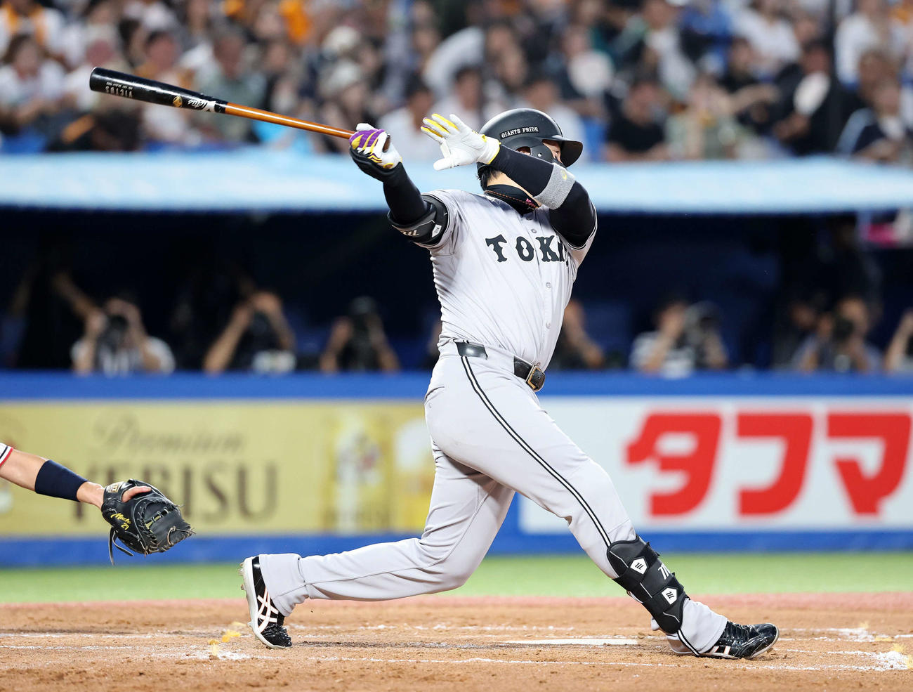 ヤクルト対巨人　2回表巨人2死二塁、丸は左中間2点本塁打を放つ（撮影・鈴木正人）