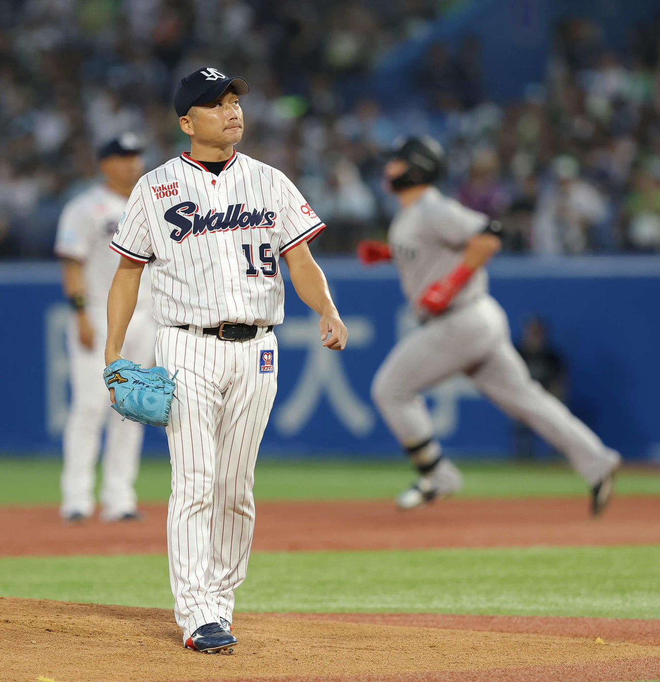 ヤクルト対巨人　2回表巨人無死二塁、リチャードに2点本塁打を浴びる石川（撮影・河田真司）