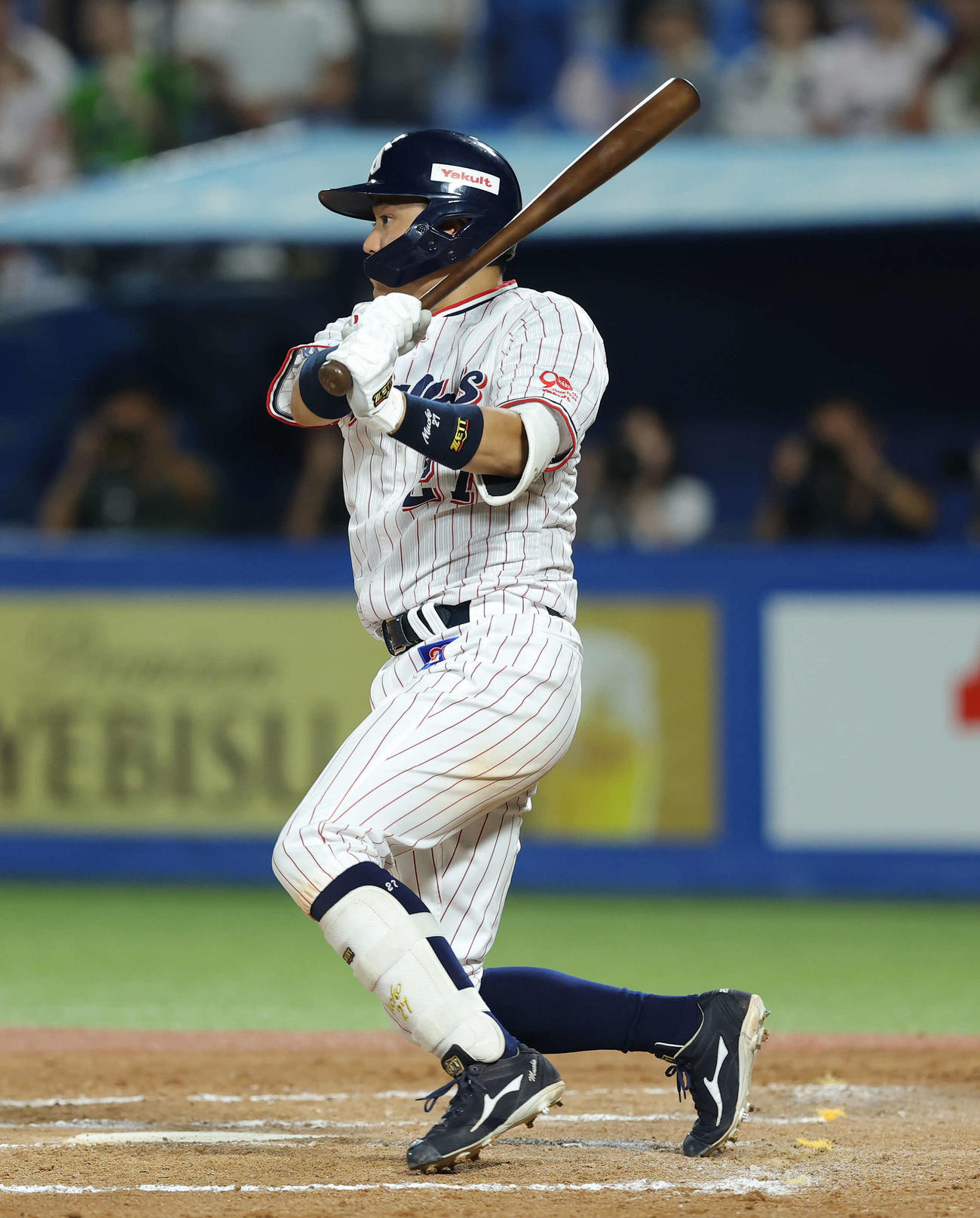 ヤクルト対巨人　7回裏ヤクルト2死一塁、左前打を放つ中村悠（撮影・河田真司）