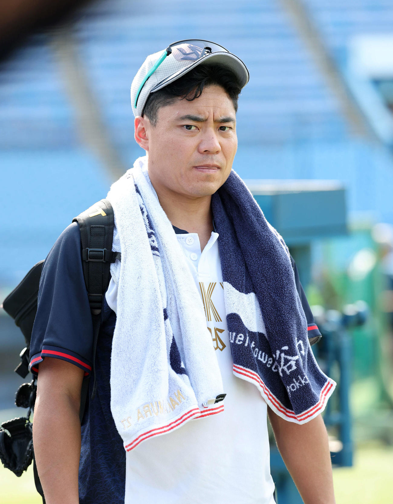 ヤクルト対巨人　練習を終え引き揚げるヤクルト中村悠（撮影・鈴木正人）