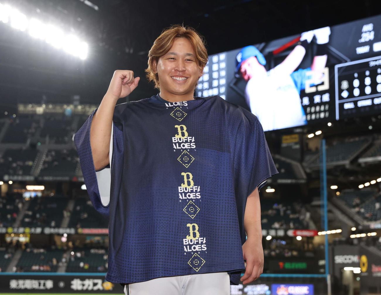 日本ハム対オリックス　5勝目を挙げ笑顔の宮城（撮影・黒川智章）