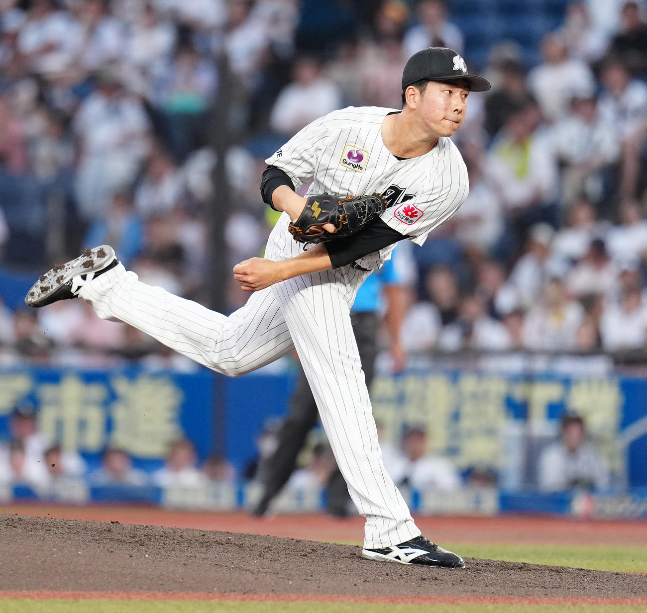 ロッテ対楽天　先発し力投するロッテ吉川（撮影・鈴木みどり）