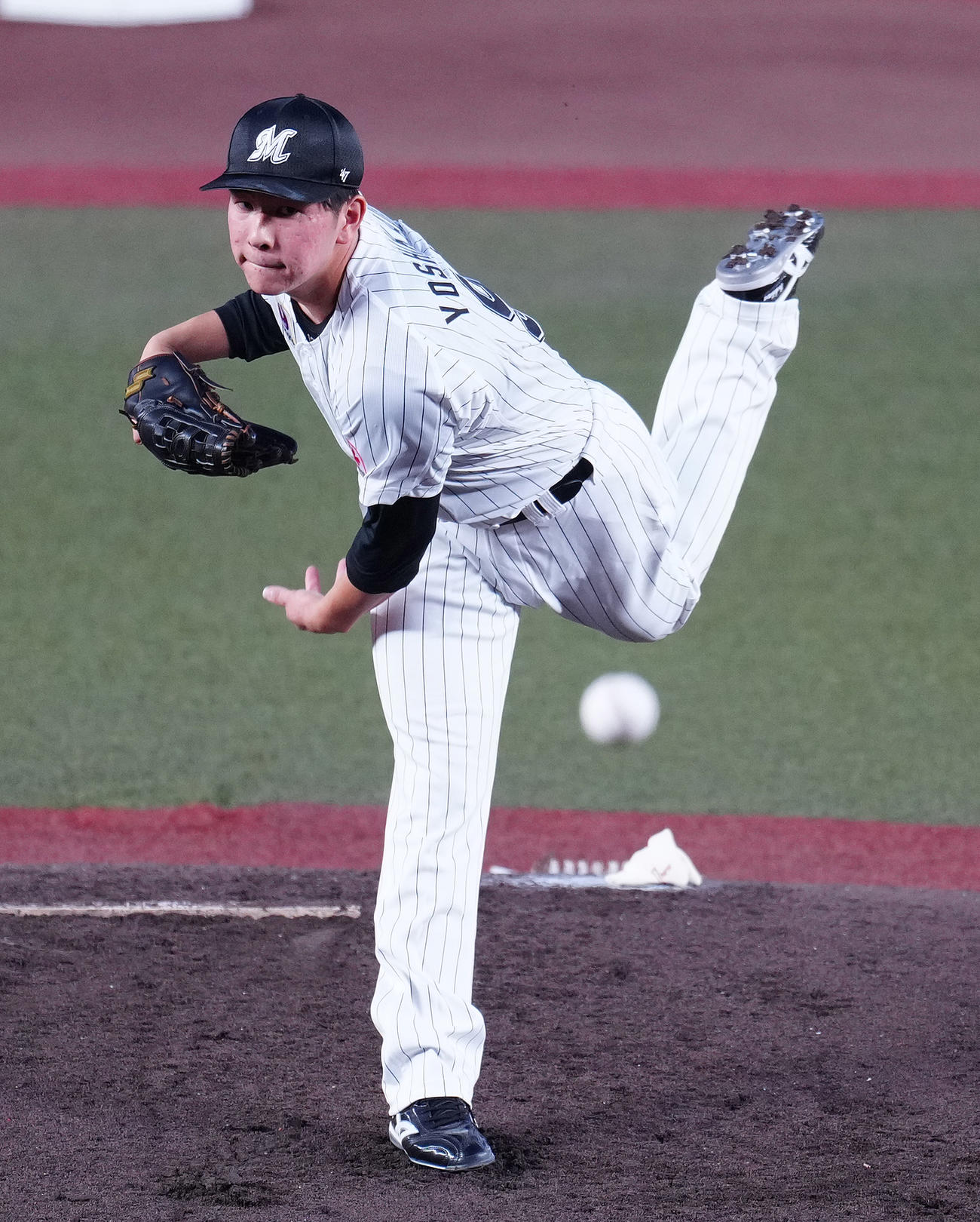 ロッテ対楽天　先発し力投するロッテ吉川（撮影・鈴木みどり）