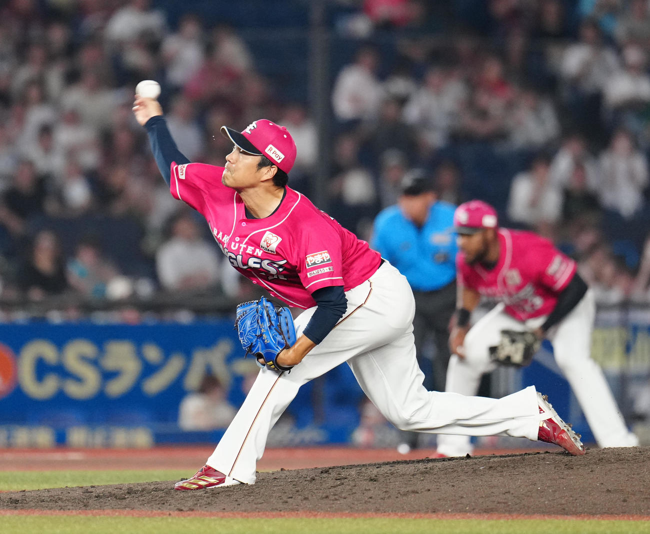 ロッテ対楽天　6回裏から3番手で登板した楽天則本（撮影・鈴木みどり）