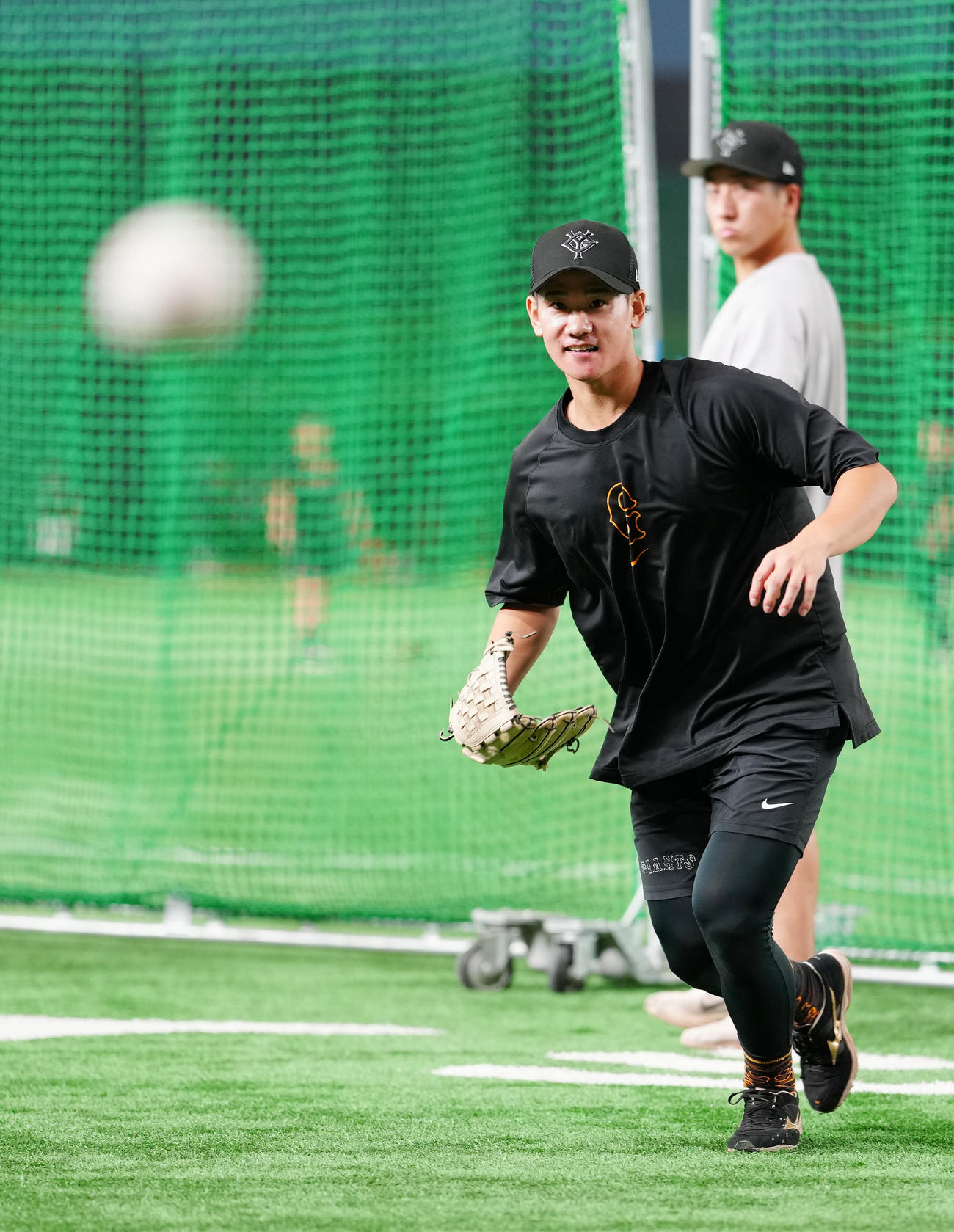 巨人対DeNA　試合前練習に臨む巨人井上（撮影・江口和貴）
