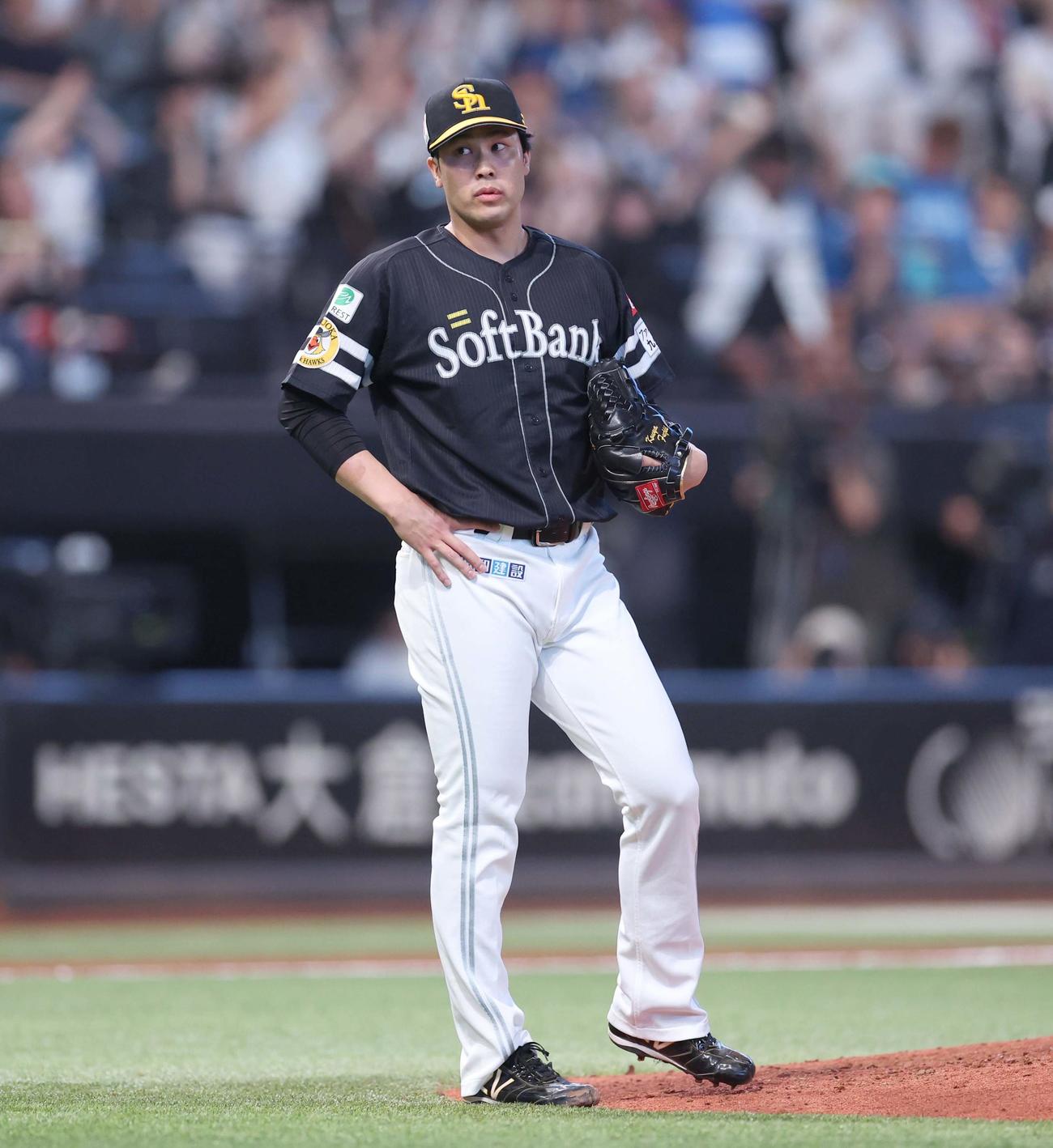 日本ハム対ソフトバンク　7回裏日本ハム無死、万波に右越え本塁打を浴びる藤井（撮影・黒川智章）