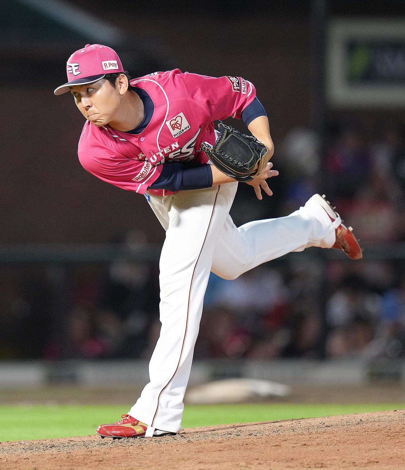 楽天対オリックス　8回から登板した楽天西口（撮影・足立雅史）