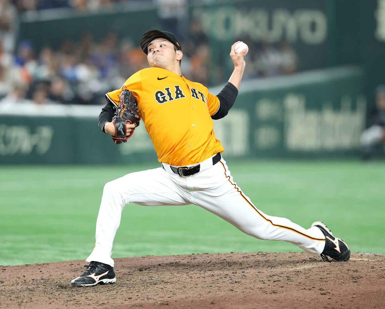 巨人対DeNA　力投する巨人3番手の石川（撮影・鈴木正人）