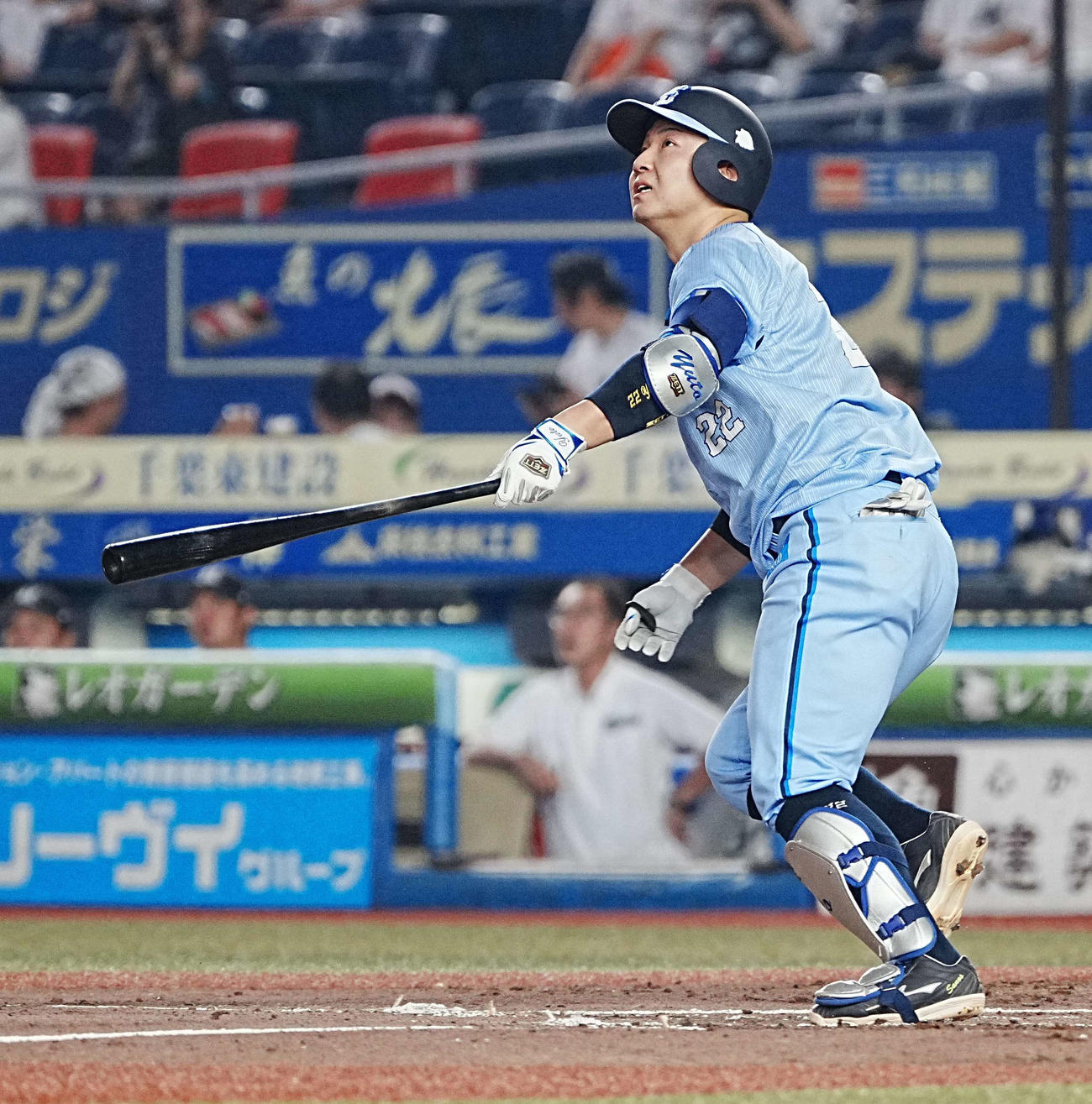 ロッテ対西武　3回表西武無死、古賀悠は左越えに先制ソロ本塁打を放つ（撮影・小沢裕）