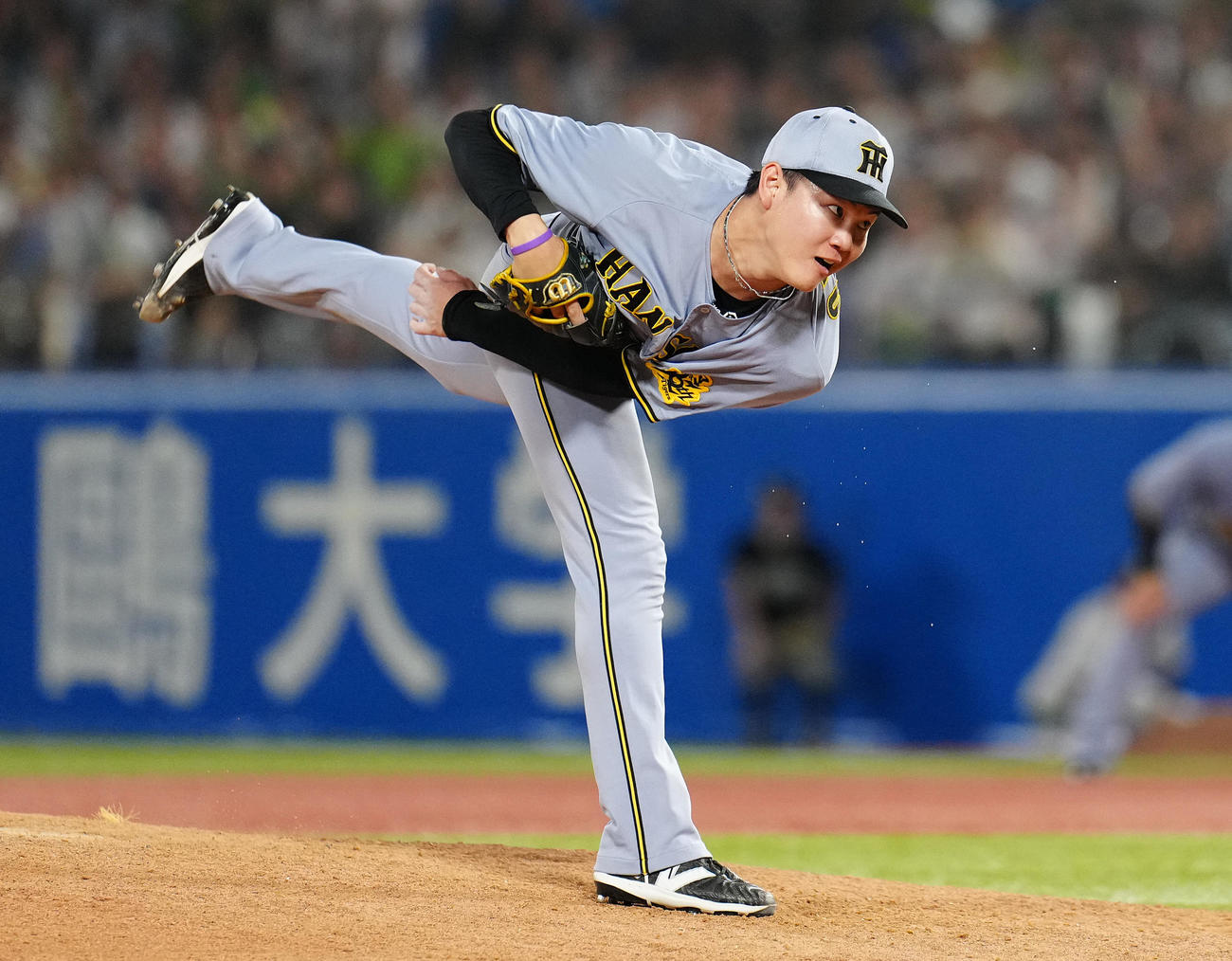 ヤクルト対阪神　7回裏から2番手で登板した阪神及川（撮影・鈴木みどり）