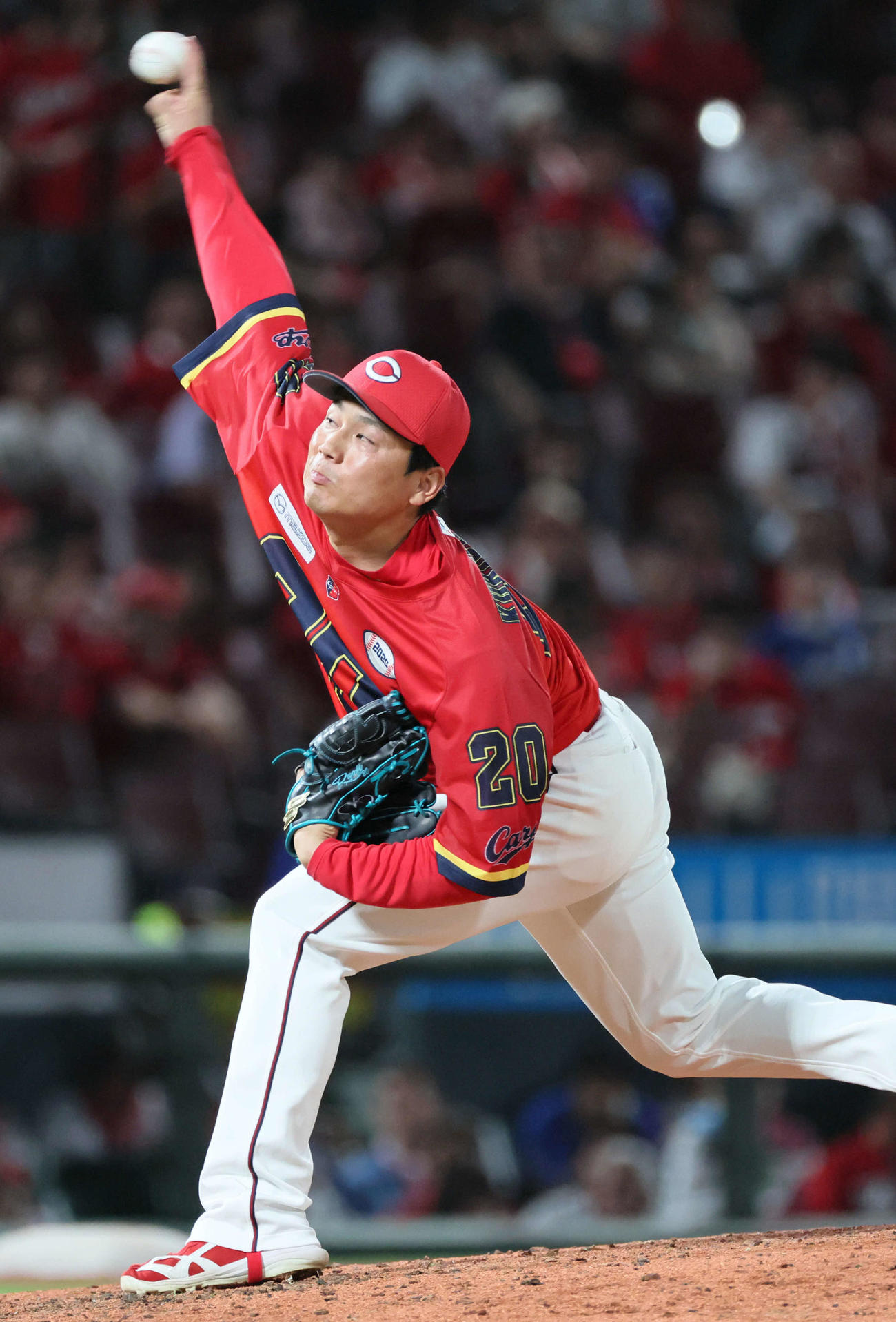 広島対中日　10回表中日、広島4番手の栗林（撮影・加藤孝規）