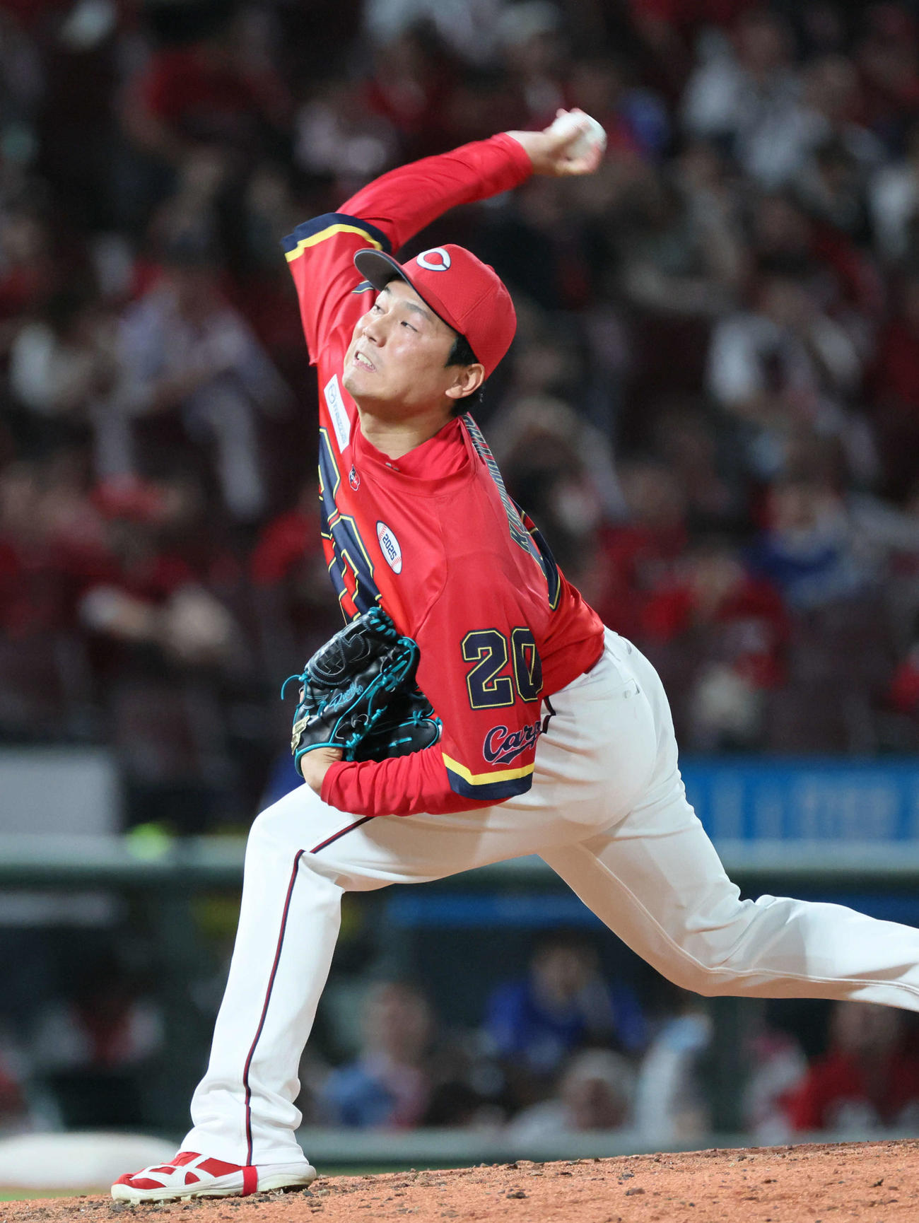 広島対中日　10回表中日、広島4番手の栗林（撮影・加藤孝規）