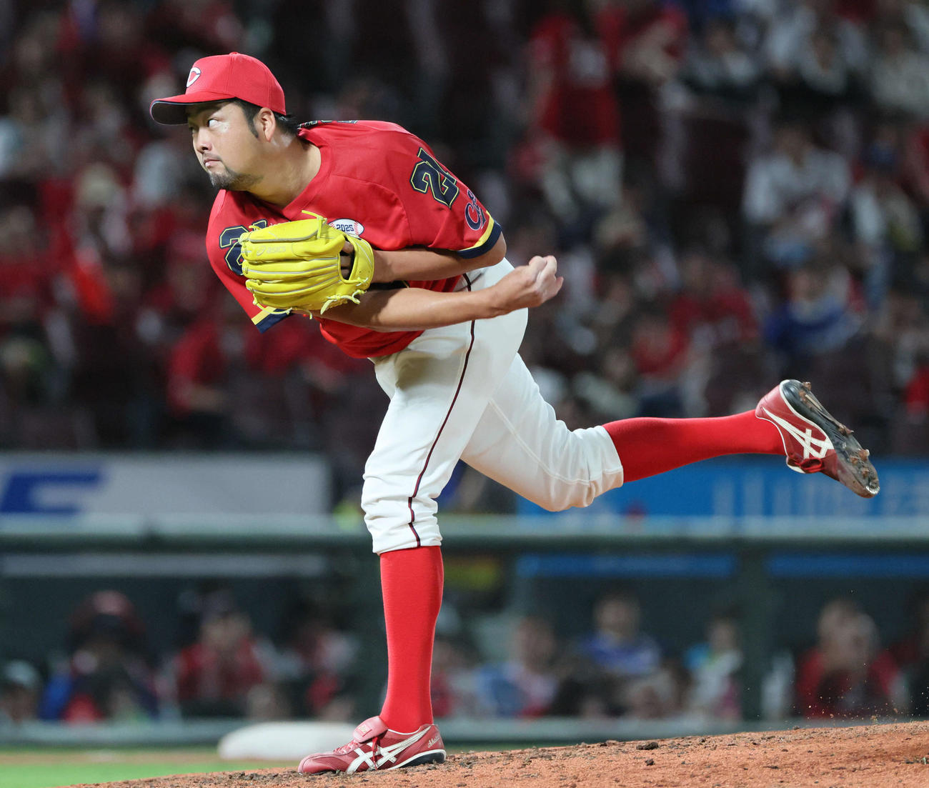 広島対中日　11回表中日、広島5番手の中崎（撮影・加藤孝規）