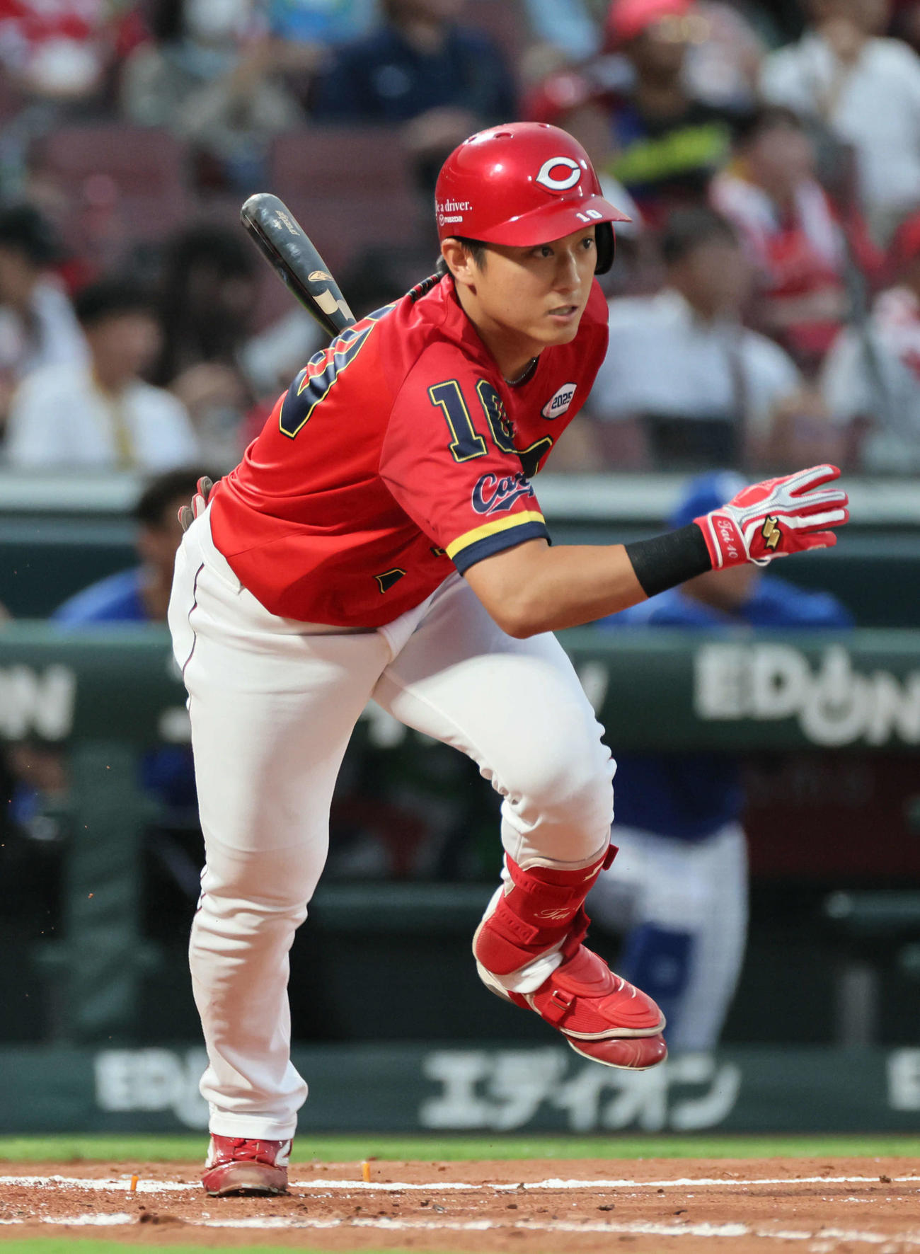 広島対中日　2回裏広島2死一、二塁、佐々木は先制右適時打を放つ（撮影・加藤孝規）